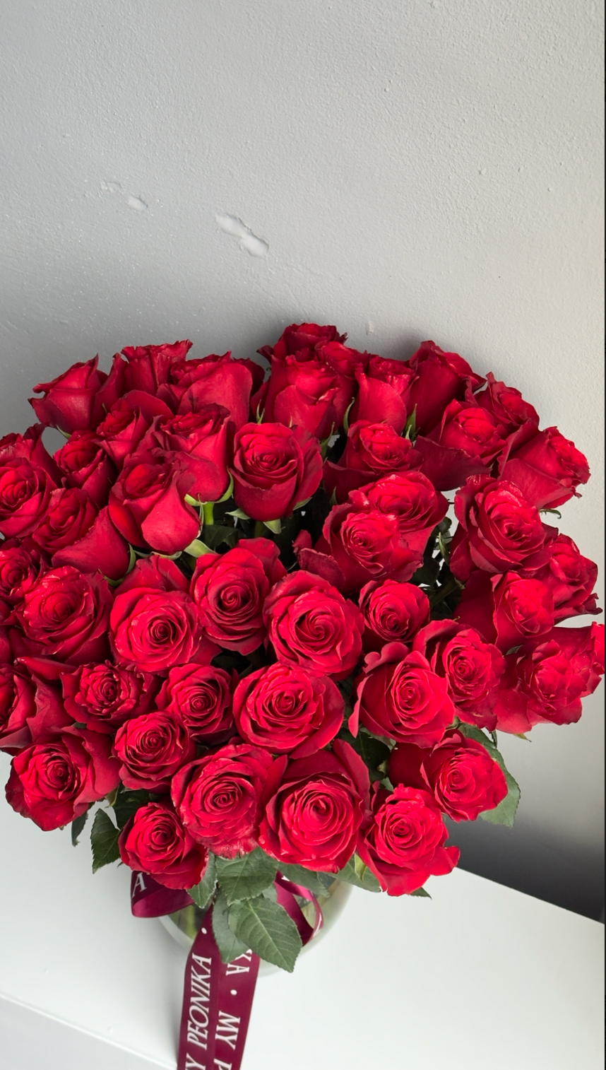 Bouquet in a vase “Red roses” - 50 roses