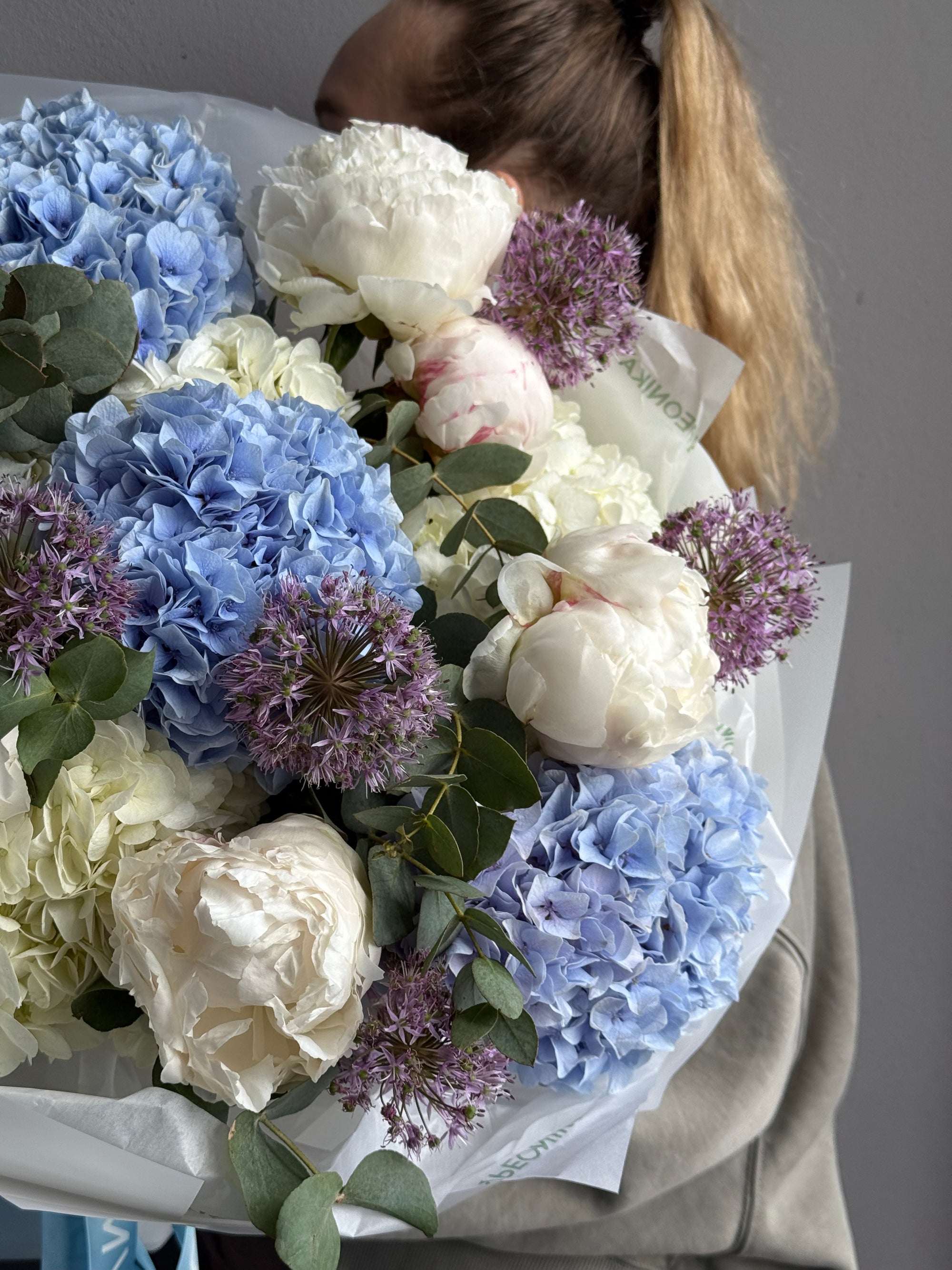 Bouquet “Cool Mum Club” – Peonies, hydrangeas, allium