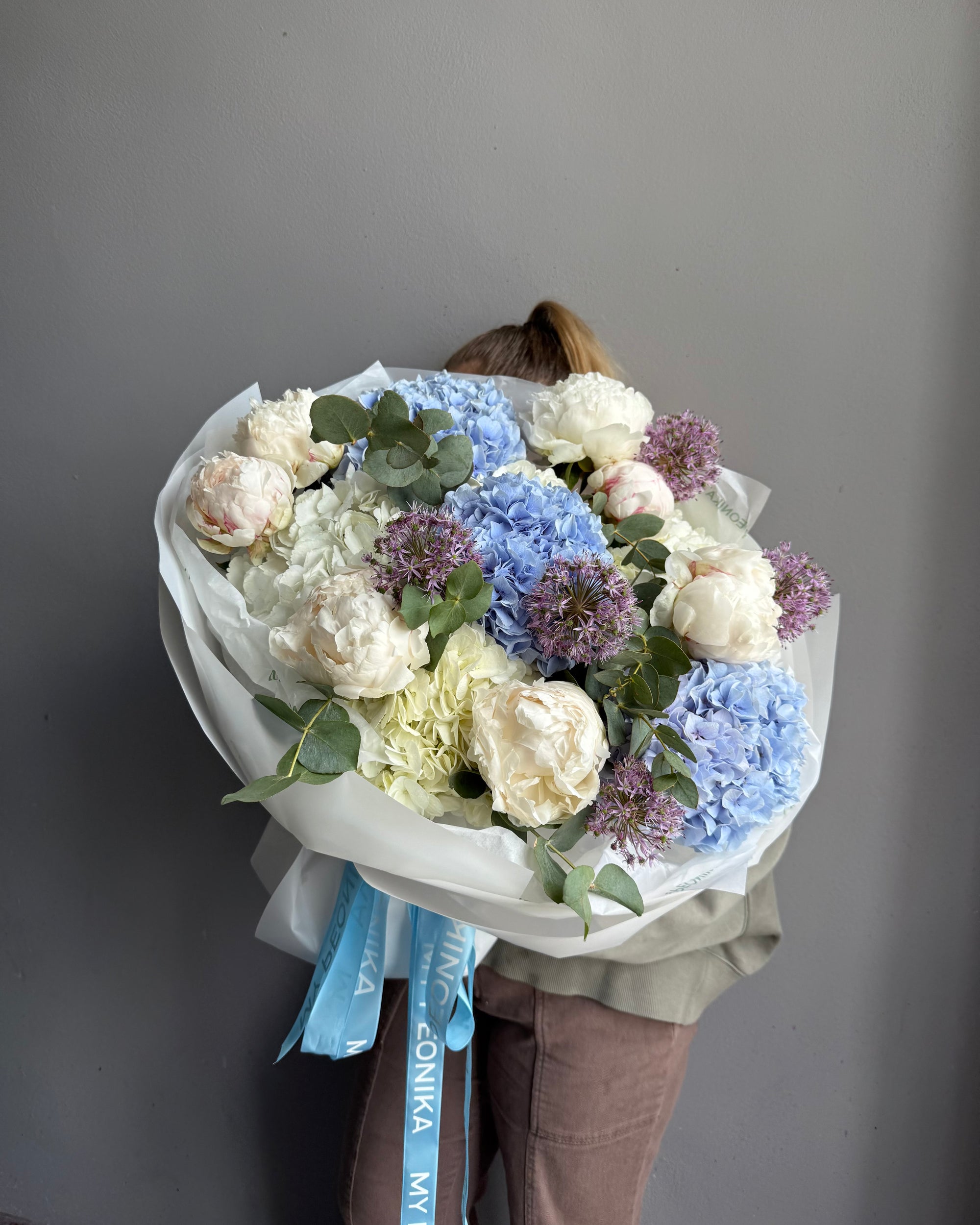 Bouquet “Cool Mum Club” – Peonies, hydrangeas, allium