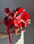 Flower arrangement “Red Apple” in the golden vase
