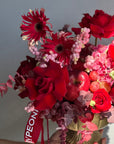 Flower arrangement “Red Apple” in the golden vase