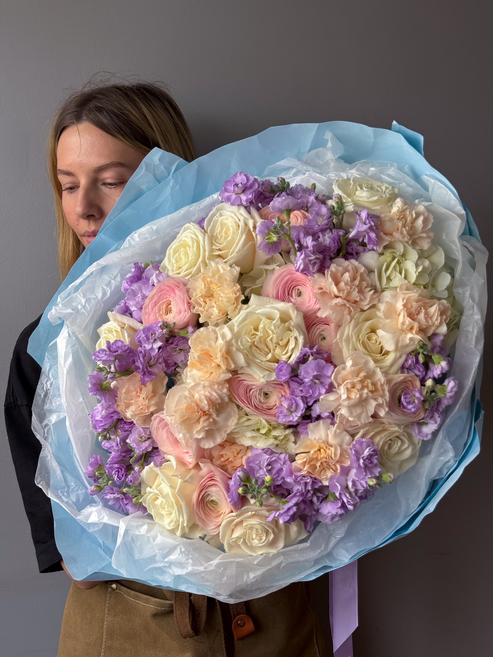 Bouquet "Cream Dream Team" - Ranunculuses, garden roses, stock