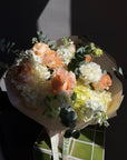 Bouquet “Cute & Cozy” — roses, hydrangea, eucalyptus