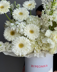 Flower box "Dreamy mix" - roses, delphiniums