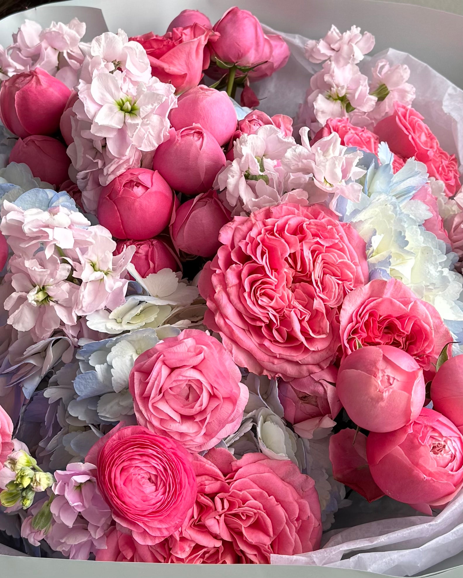 Bouquet "Bubblegum Babe" - Garden roses, stock, hydrangeas, ranunculus