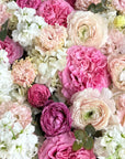 Heart-shaped flower box “Fever Bloom” - Roses, ranunculus, Lisianthus