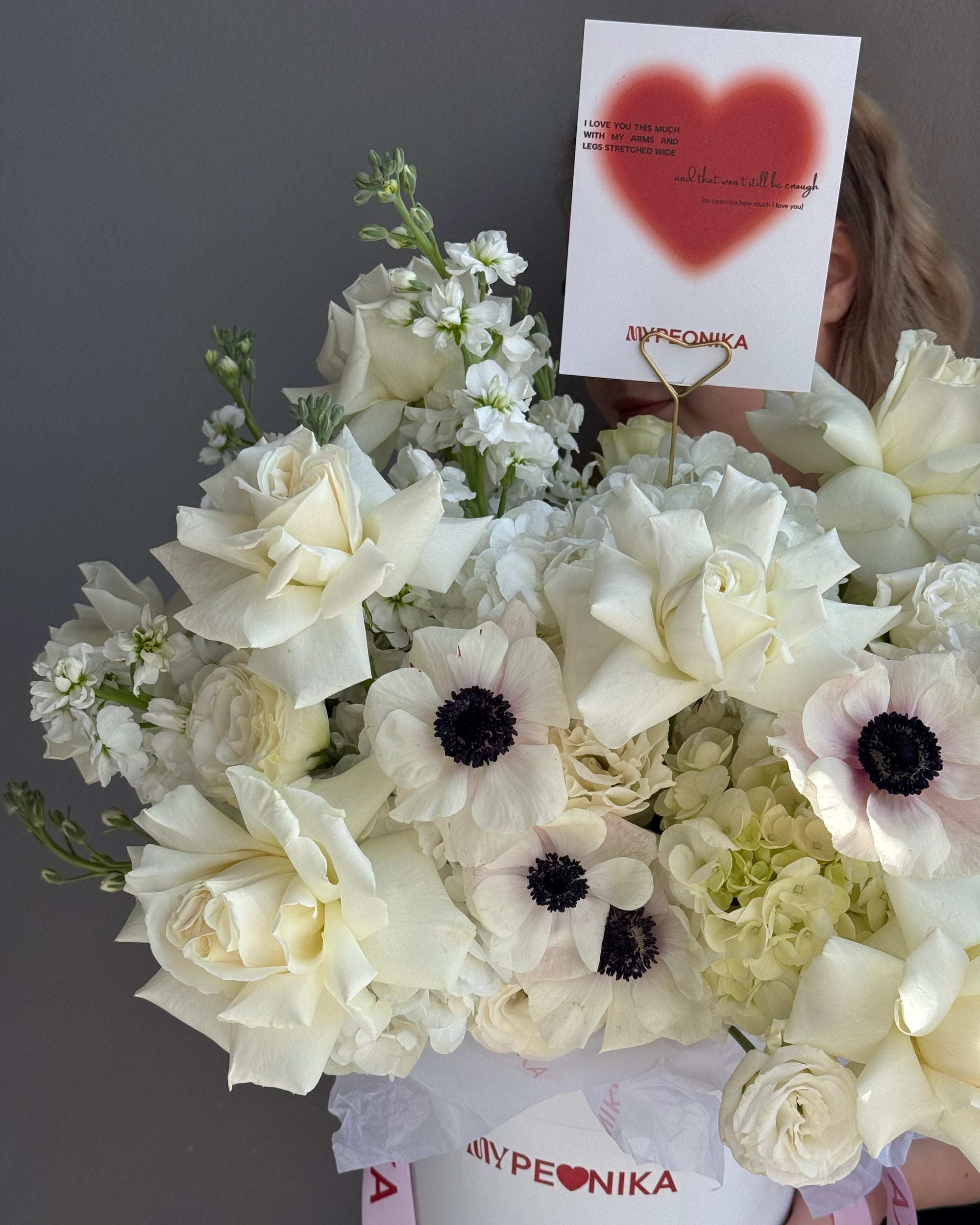 Flower box “Milky Petals” - playa Blanca, anemones, white stock
