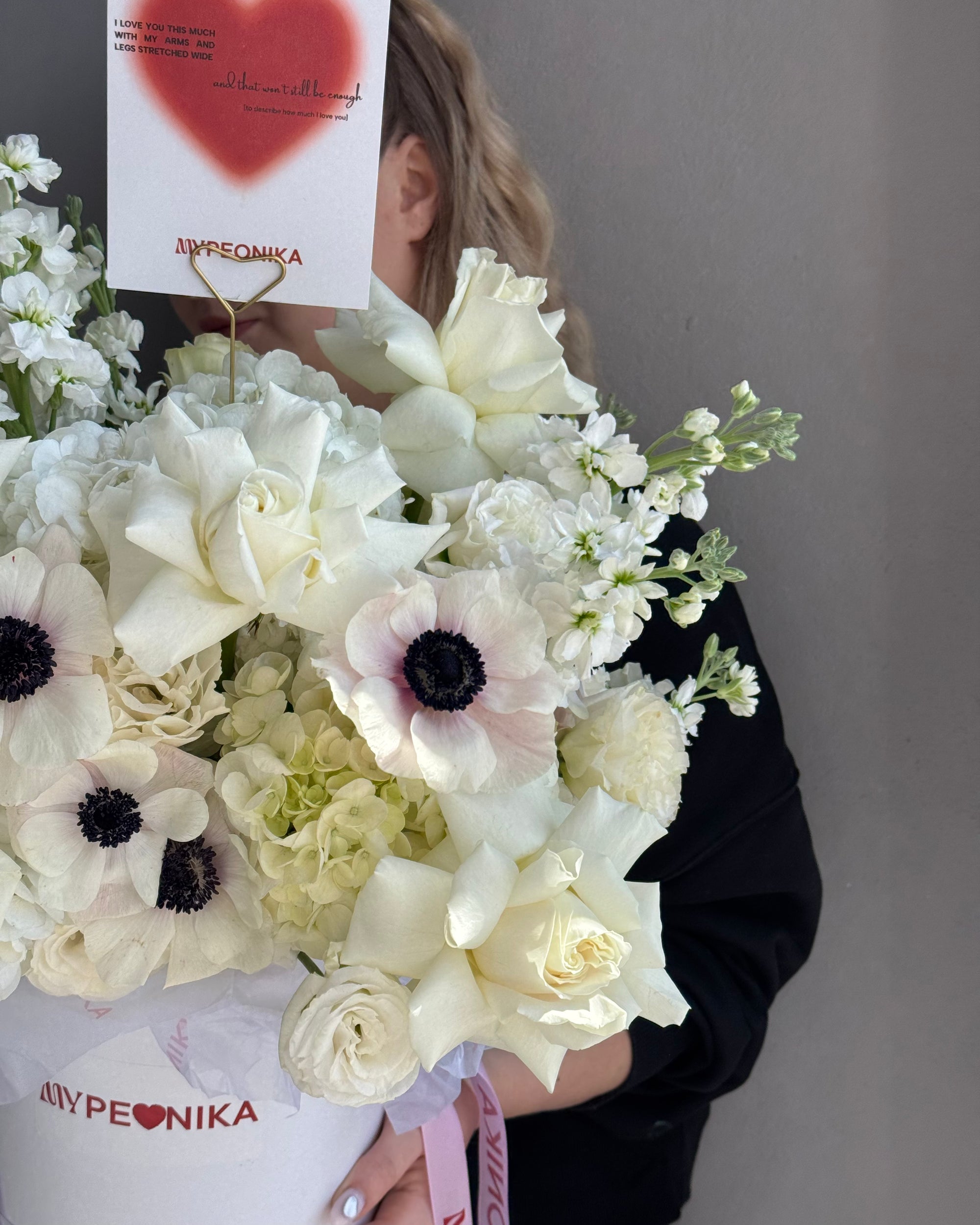 Flower box “Milky Petals” - playa Blanca, anemones, white stock