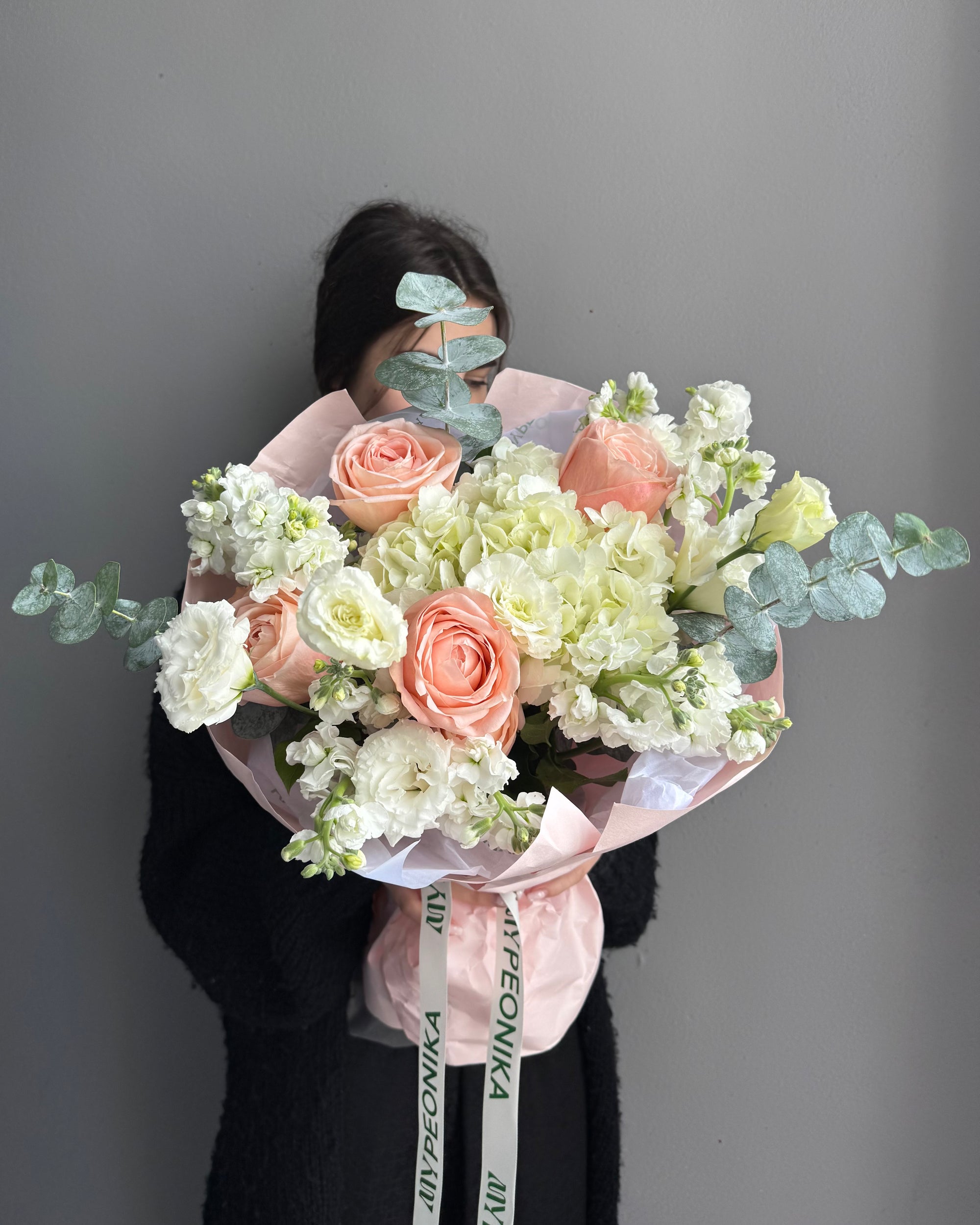 Bouquet "Little Wonder" - Roses, hydrangeas