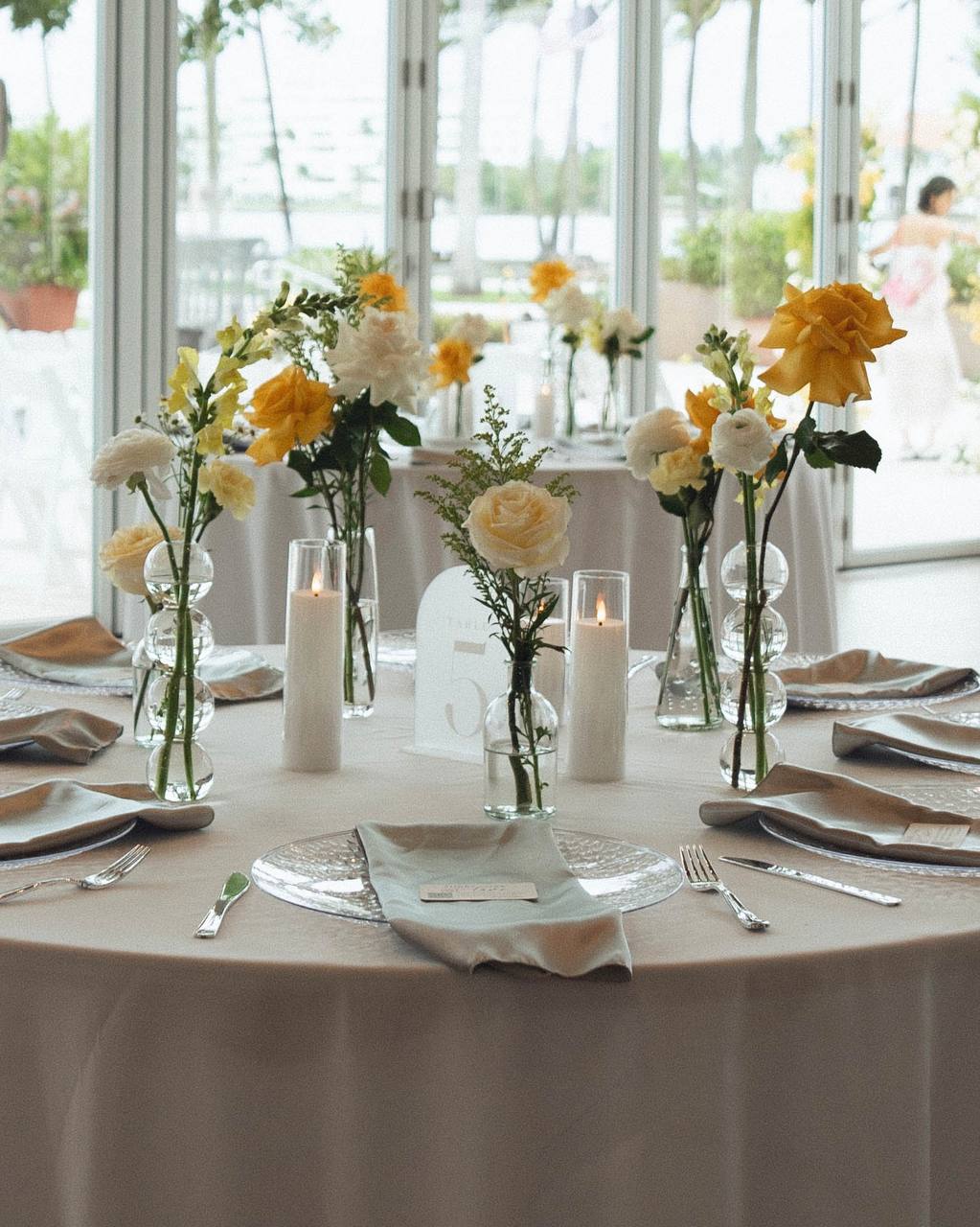 Table set of bud vases