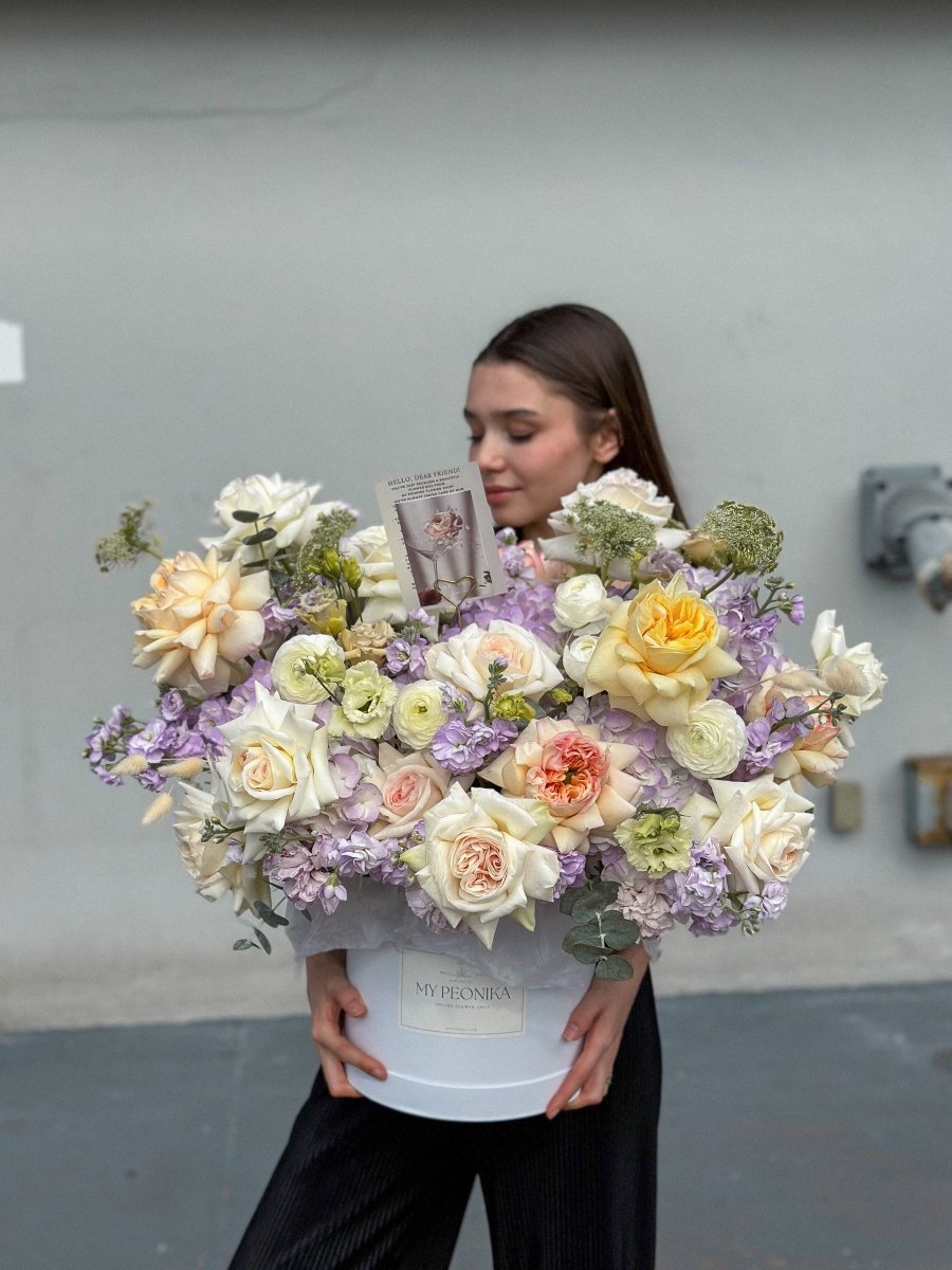 Flower Box Graceful Charm - roses, ranunculuses, peonies