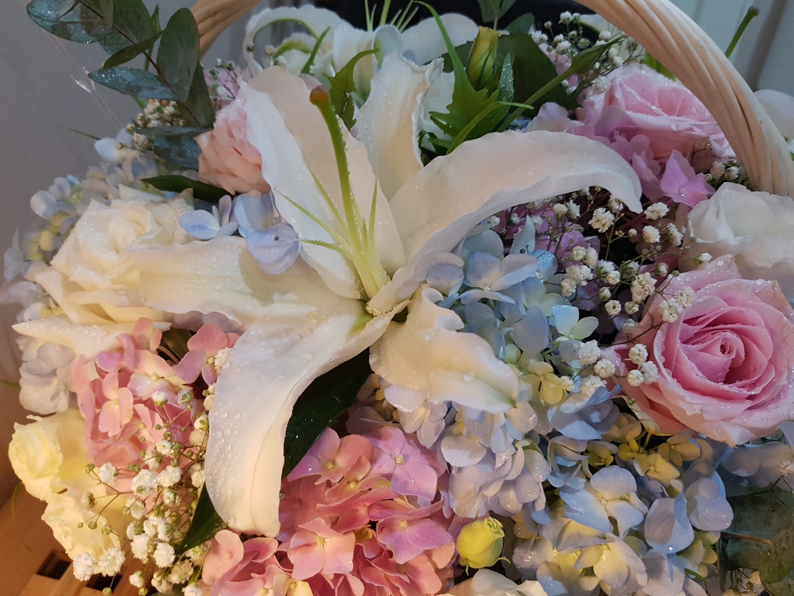 Delivery of flowers in a basket in Miami