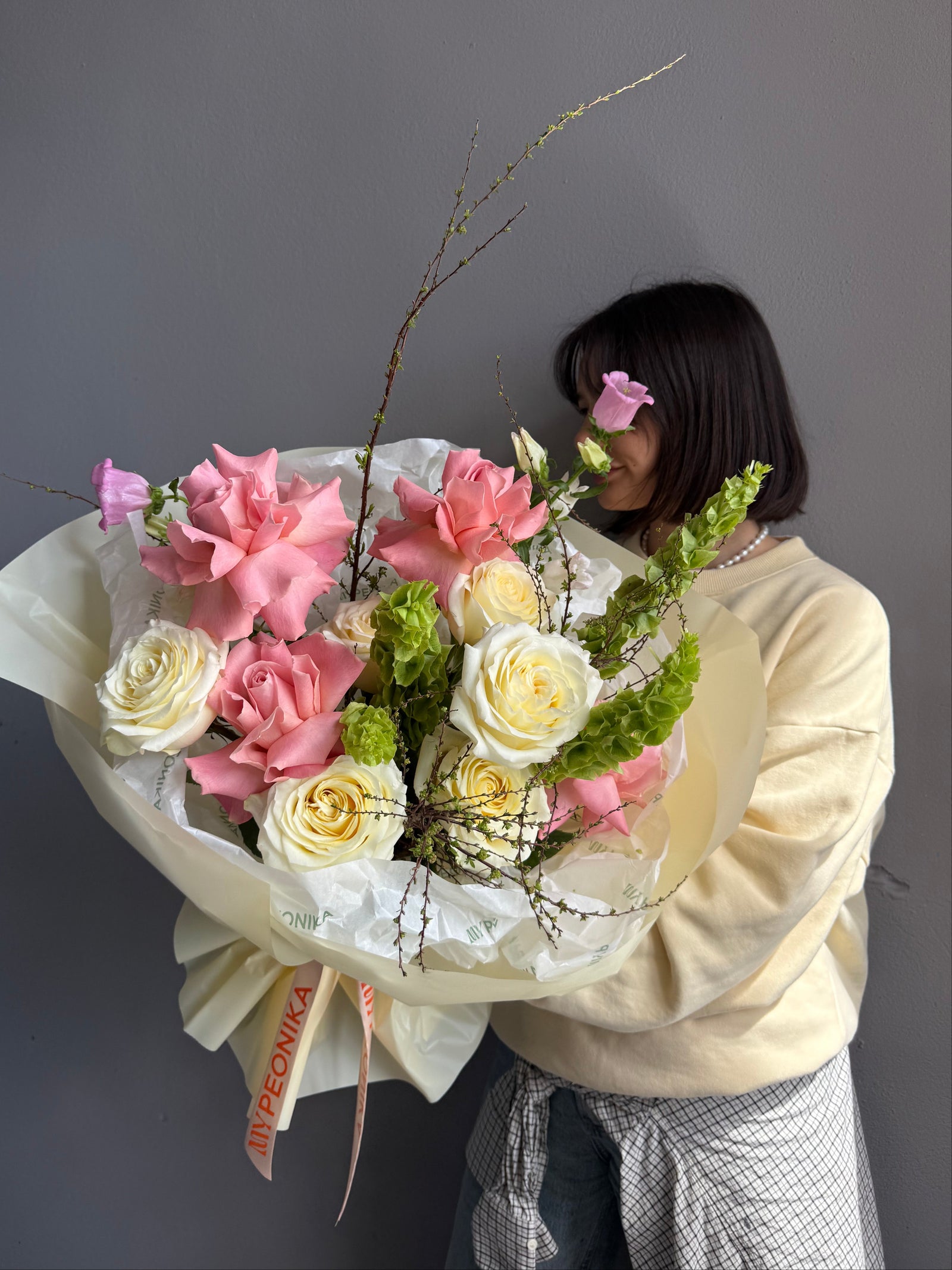 Bouquet “Into the Garden” — roses, campanula, molucella