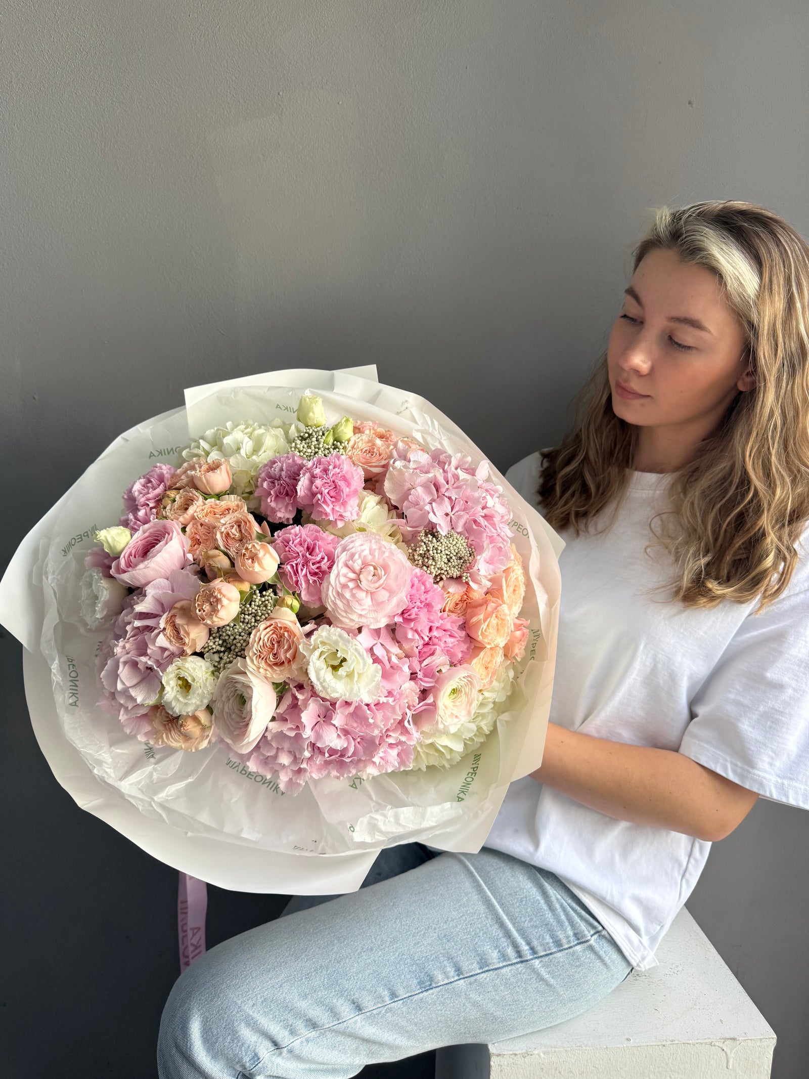 Bouquet “Pink Champagne” — ranunculus, hydrangea, garden roses, lisianthus