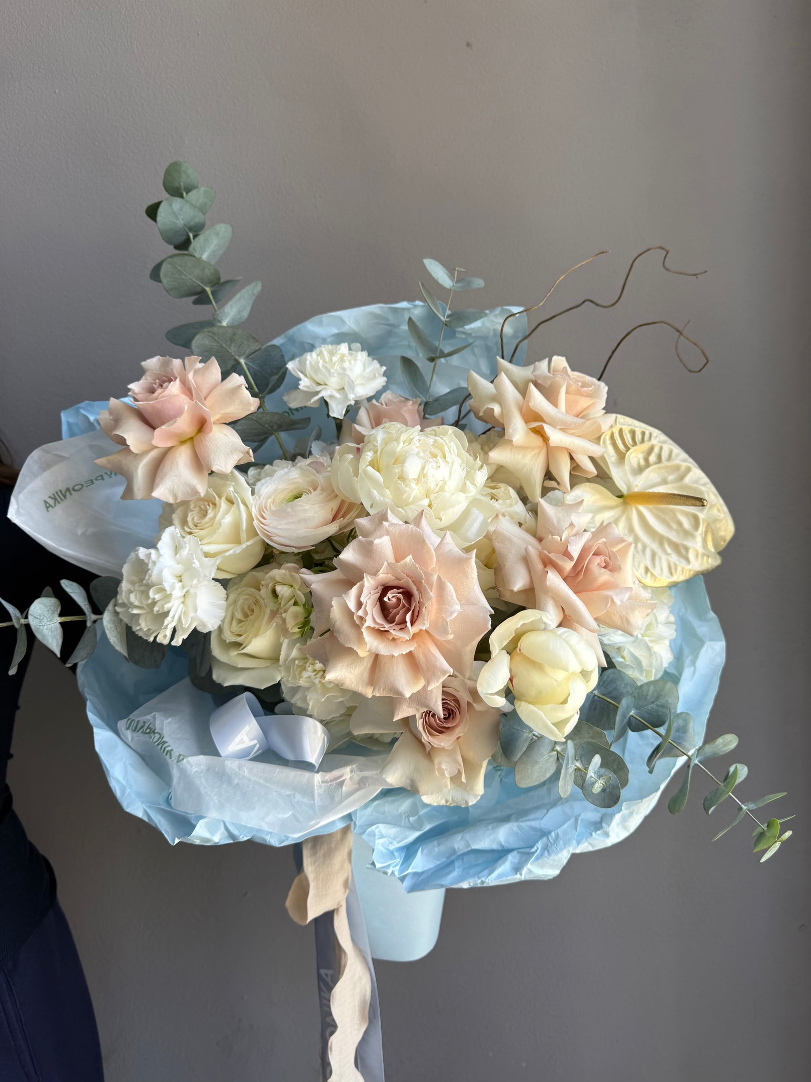 Bouquet “Summer Breeze” — roses, ranunculus, peonies, anthuriums