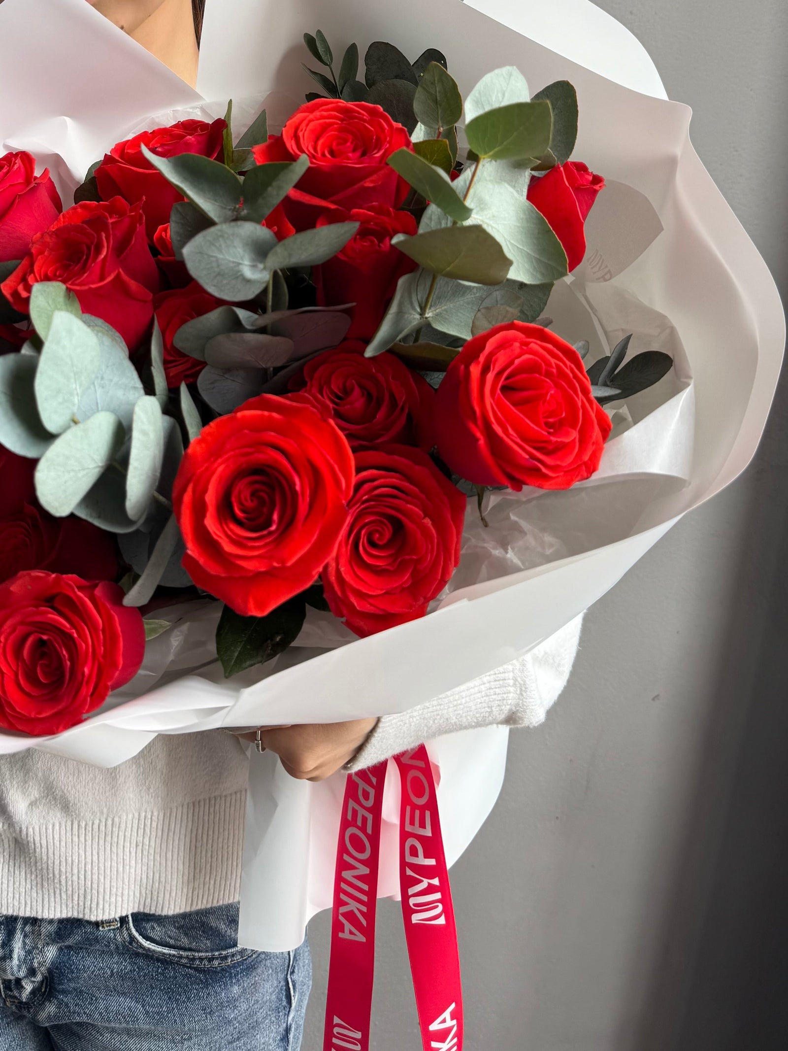 Bouquet “Red Nina” — roses, eucalyptus