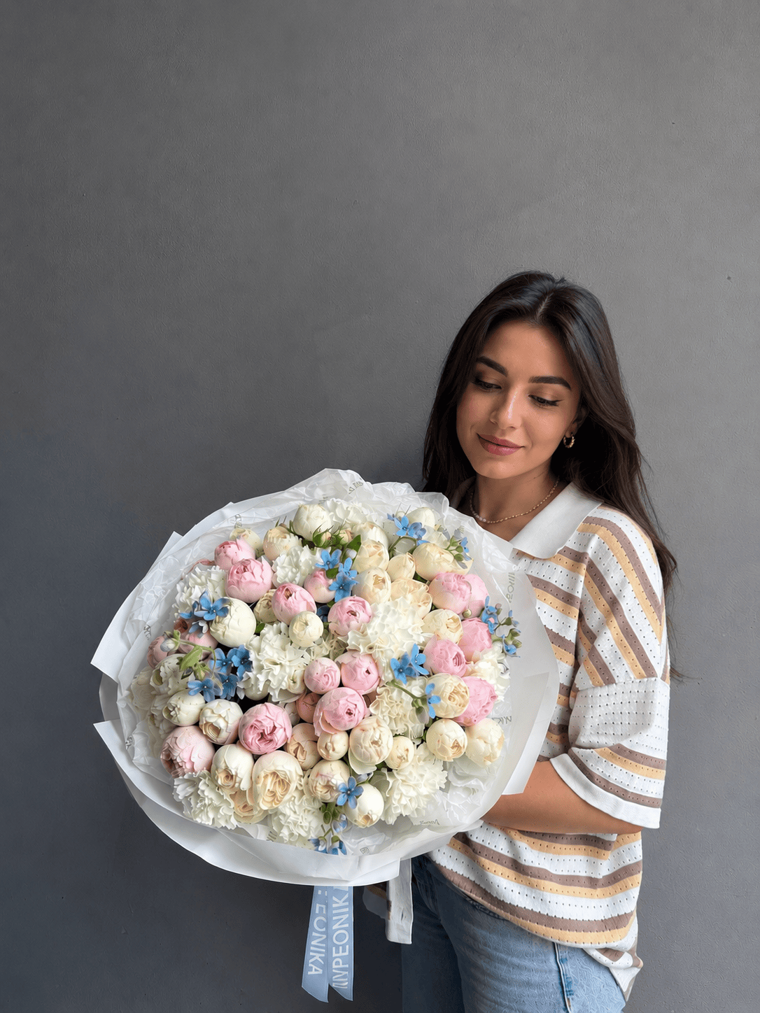 Bouquet “Thinking of You” — garden spray roses, dianthus, oxypetalum