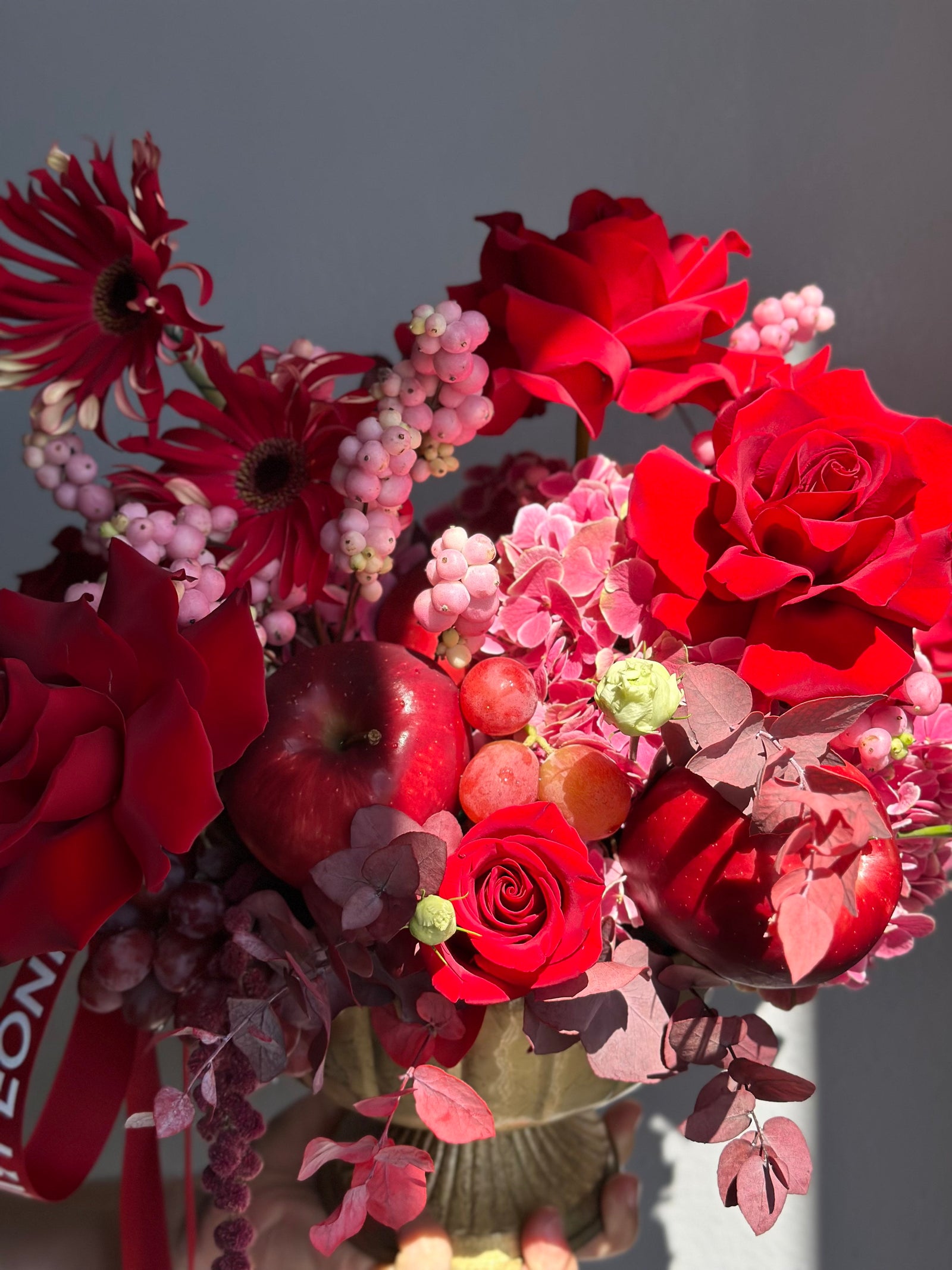 Flower arrangement “Red Apple” in the golden vase