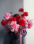 Valentine’s Box “Flirt & Fire” — French roses, anemones, genista