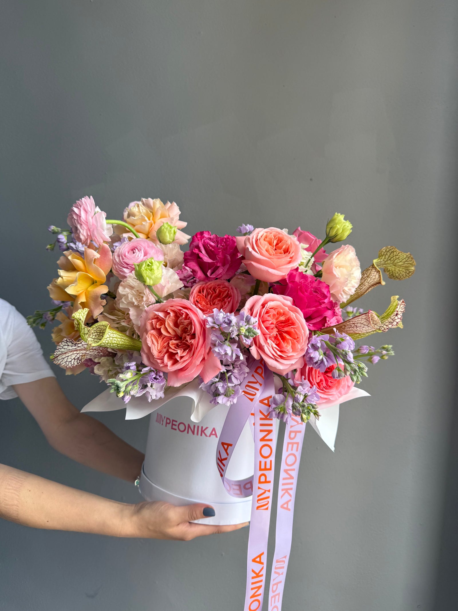 Flower Box "Dopamine" - roses, lisianthus, hydrangea, delphinium