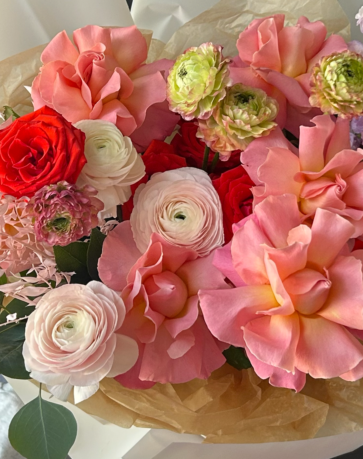 Bouquet &quot;French kiss&quot; - roses, ranunculuses