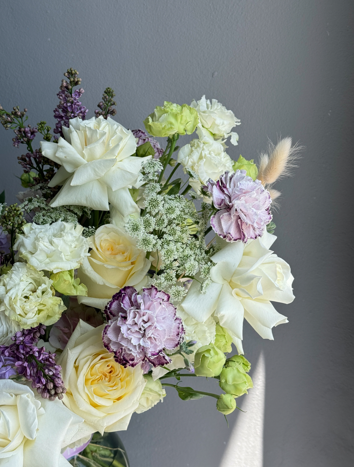 Floral arrangement in a vase ‘Garden Mix’ - lilacs, roses
