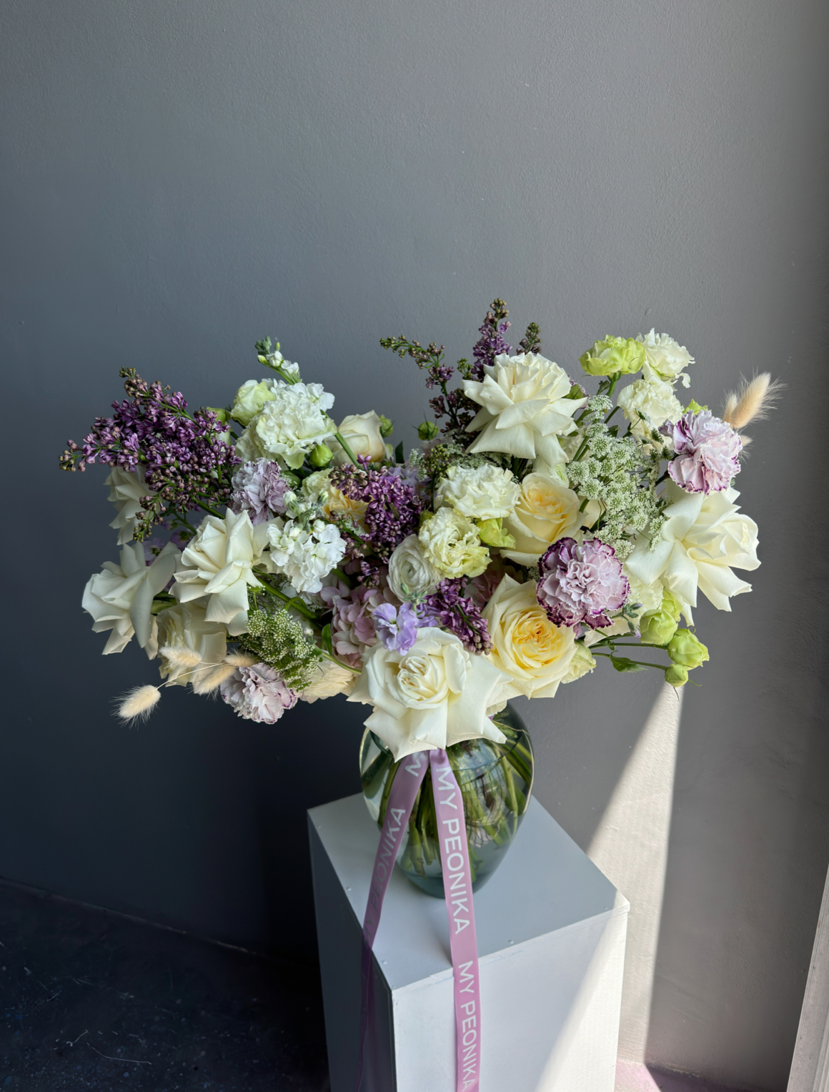 Floral arrangement in a vase ‘Garden Mix’ - lilacs, roses