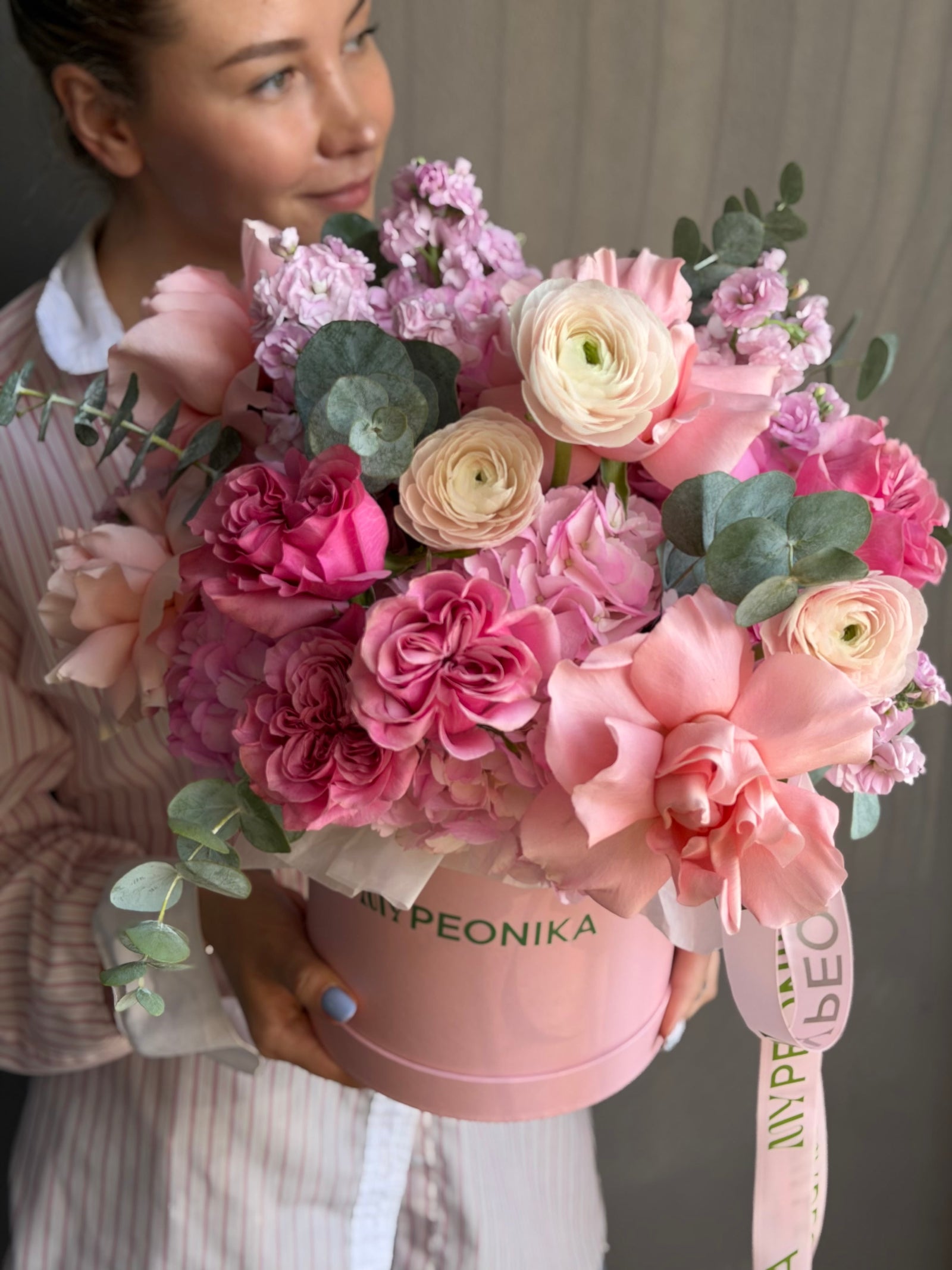 Flower Box “Tender Habit” — stock, roses, eucalyptus