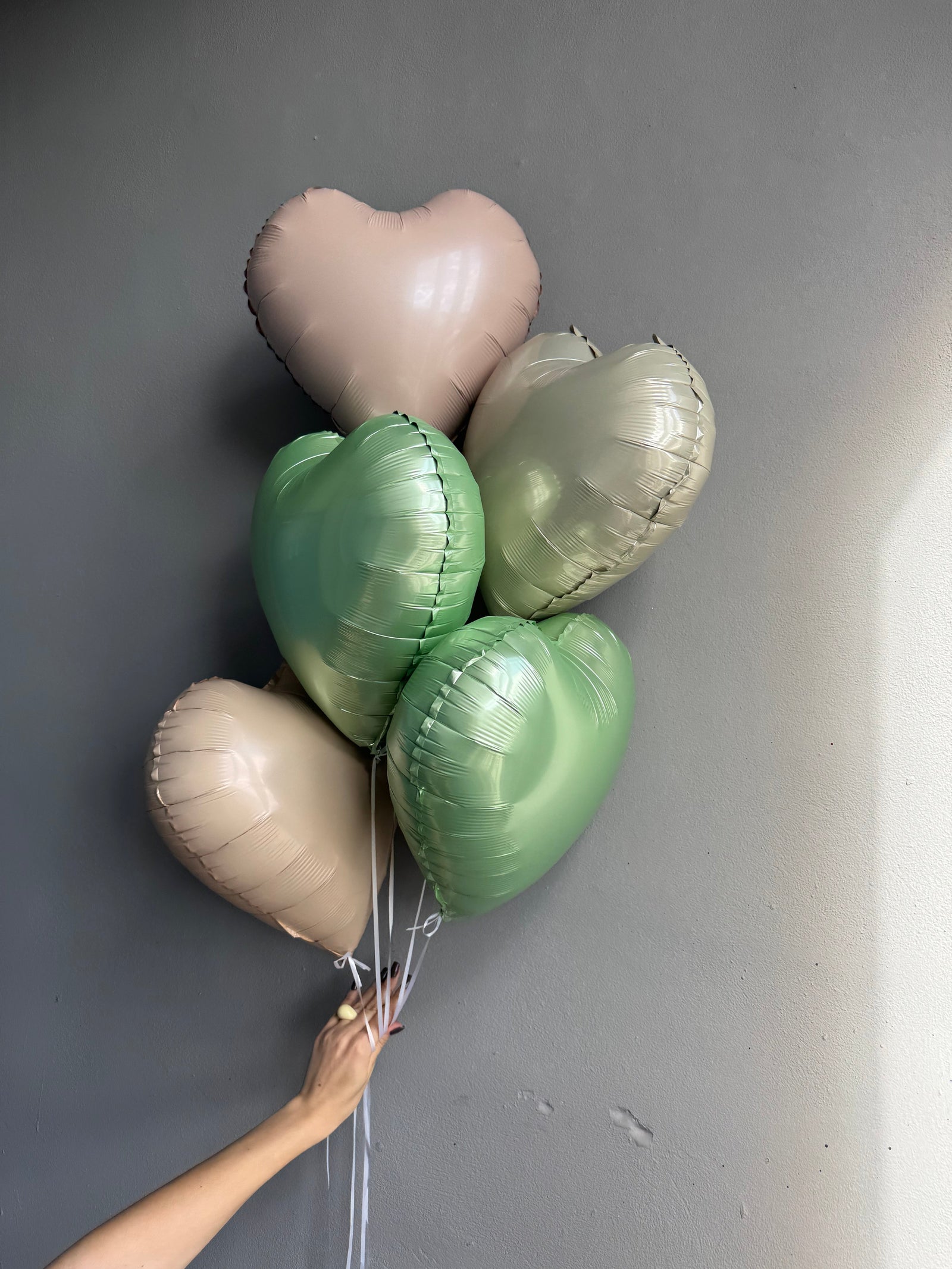 BALLOONS "BEIGE &amp; GREEN HEARTS"