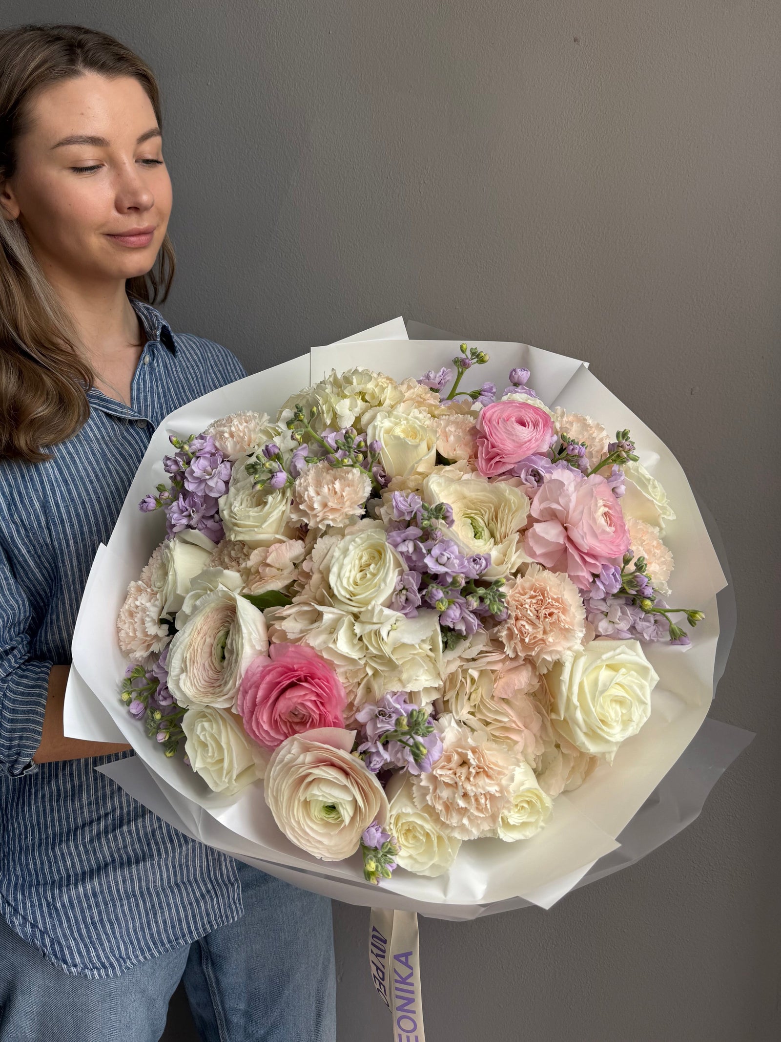 Bouquet "Cream Dream Team" - Ranunculuses, garden roses, stock