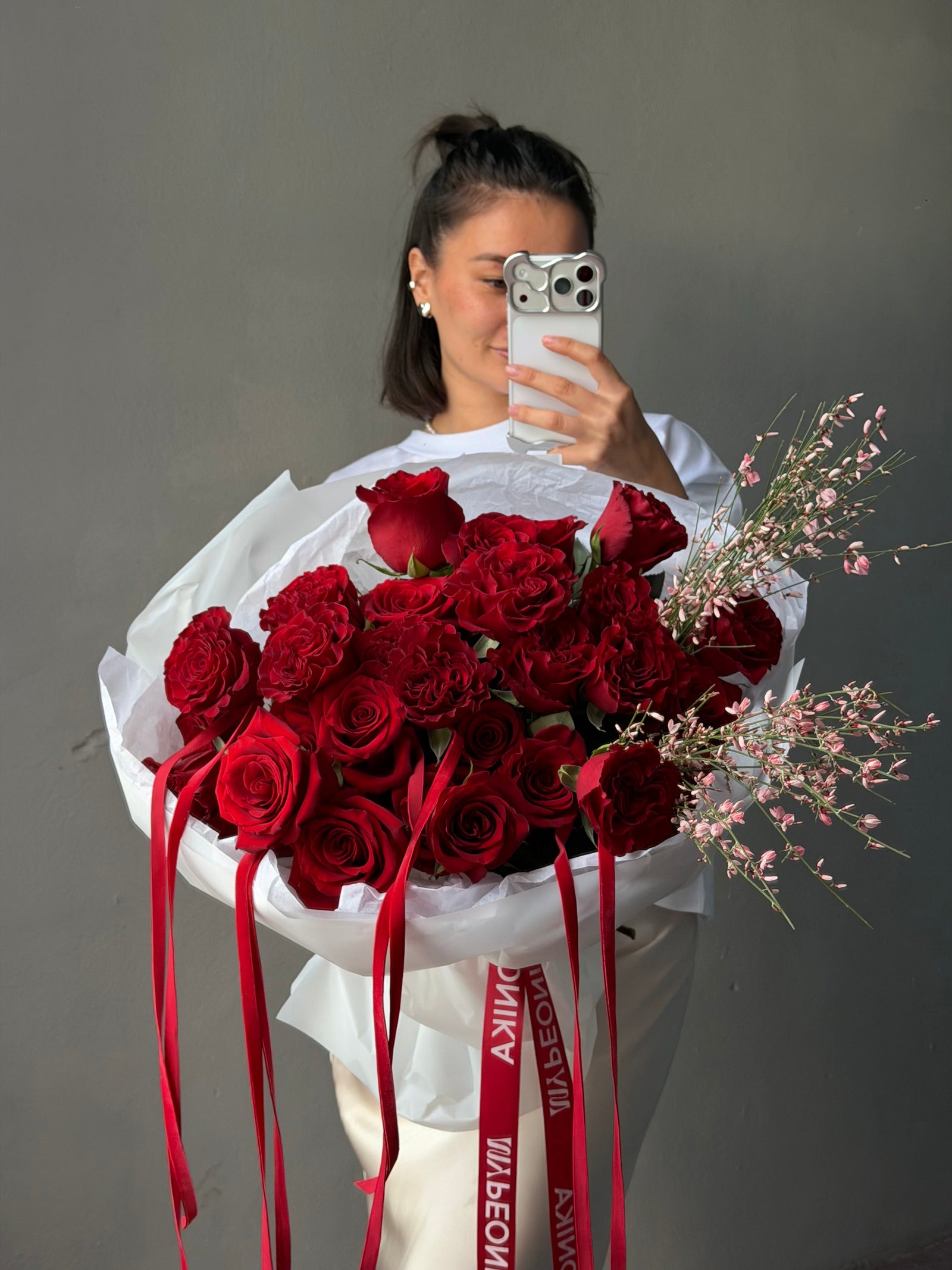 Bouquet “Heart Melt” — roses, genista