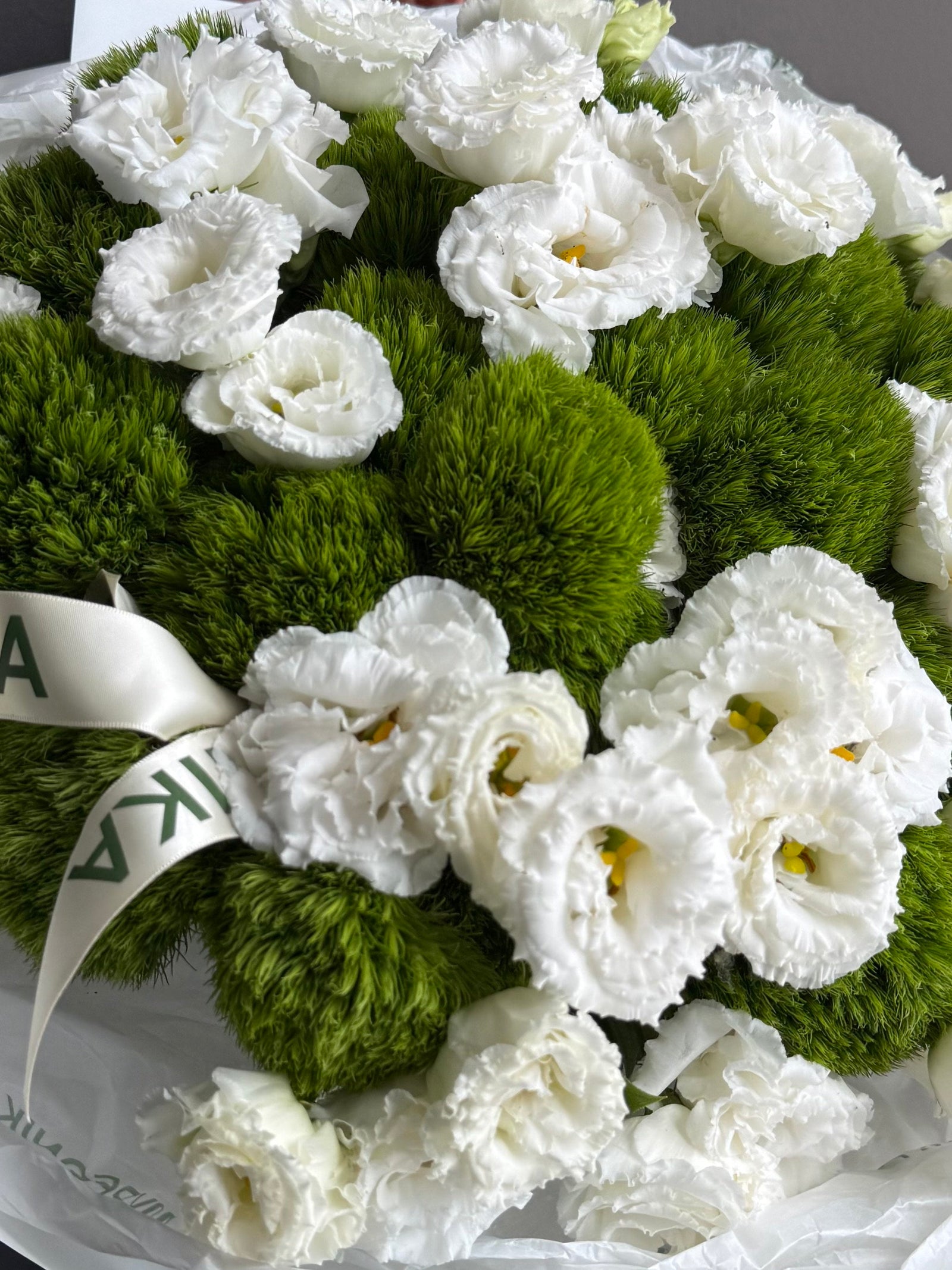 Bouquet “The Icon” — Lisianthus, Green Trick dianthus