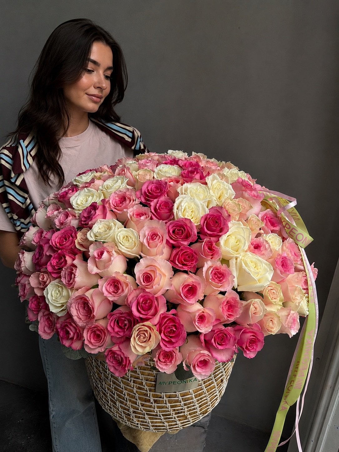 Flower Basket “Pink Pony Club” - 150 mixed roses