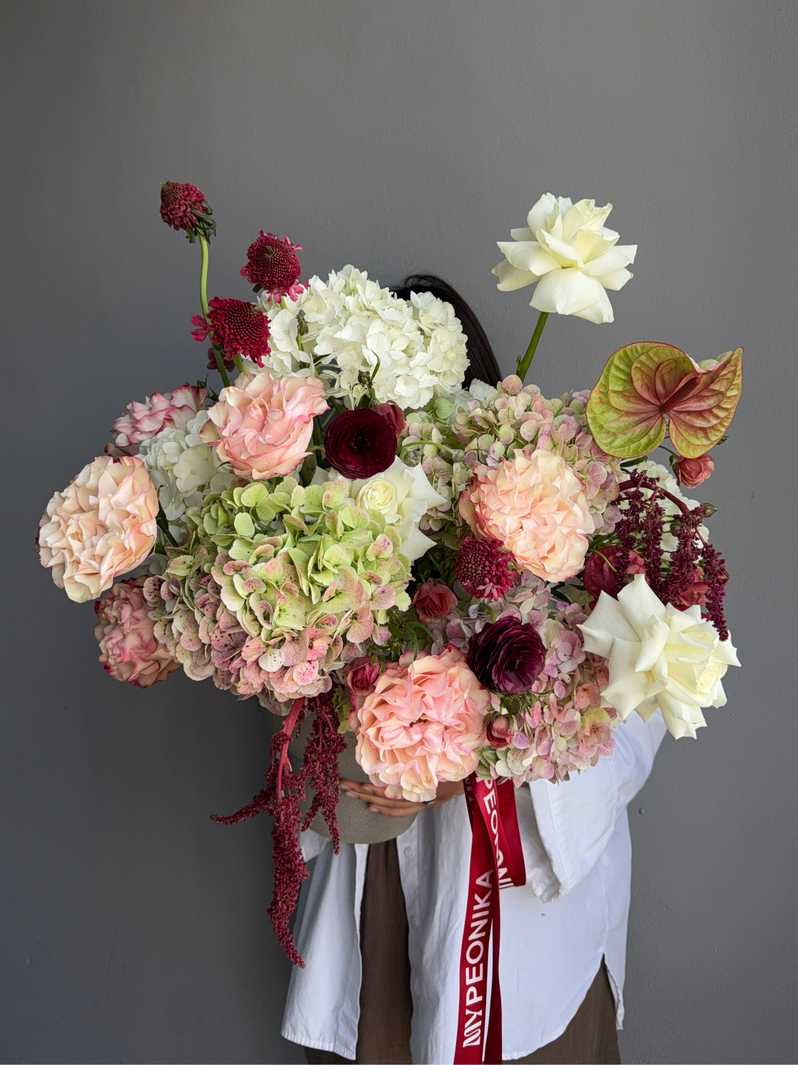 Flower arrangement in a pot “Alpha” — hydrangea, roses