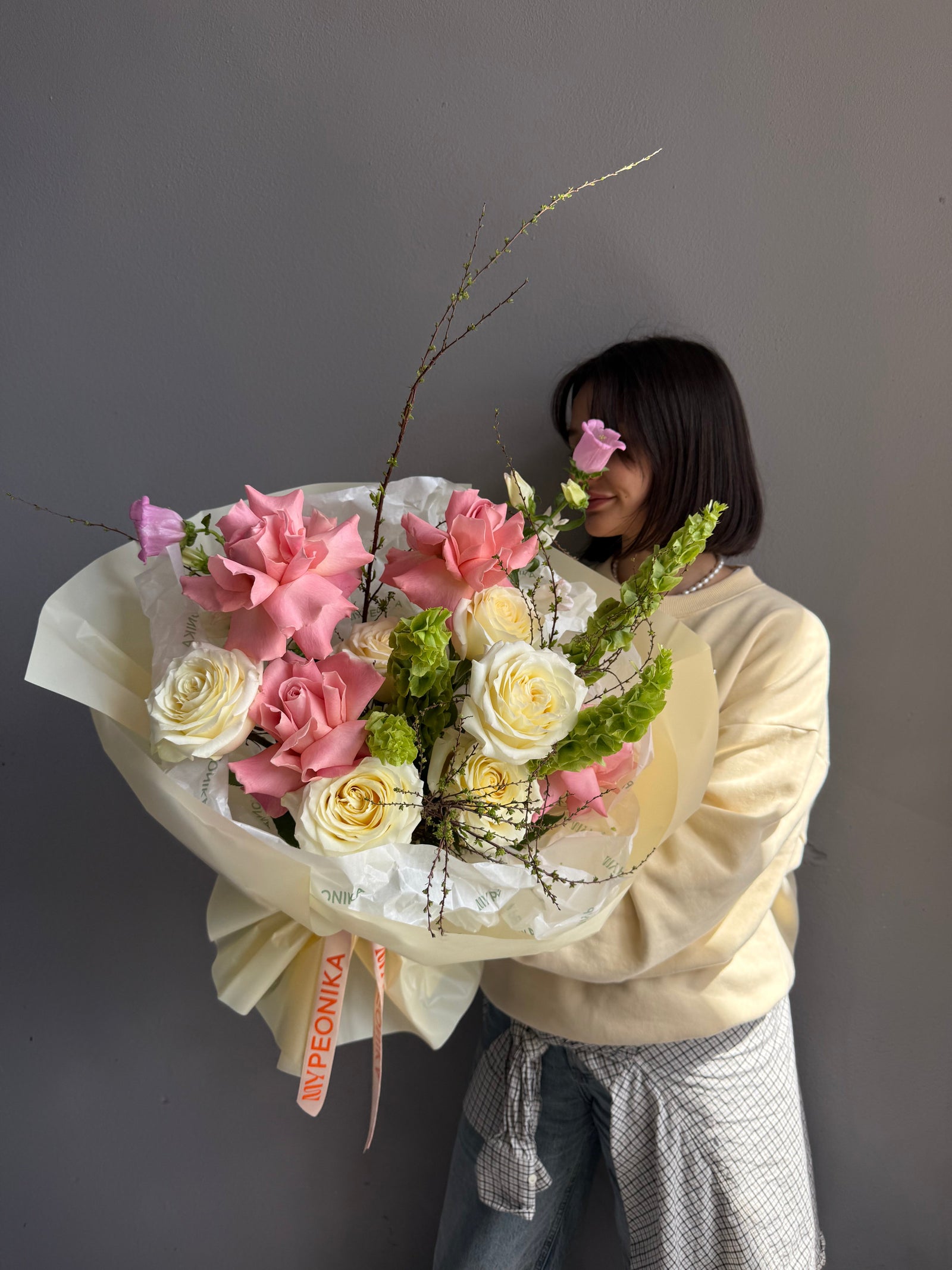 Bouquet “Into the Garden” — roses, campanula, molucella