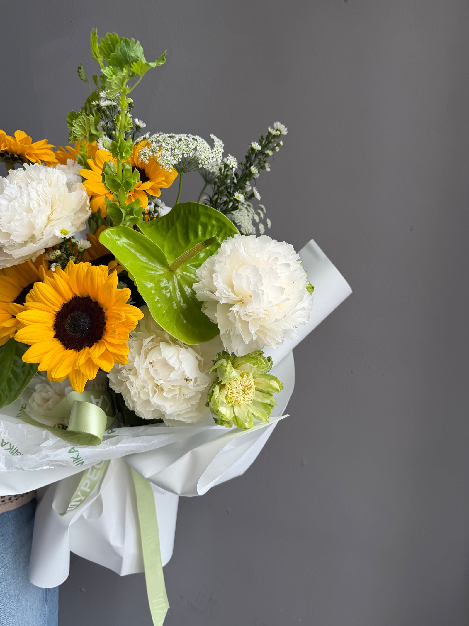 Bouquet “Daylight Garden” — peonies, sunflowers, anthuriums