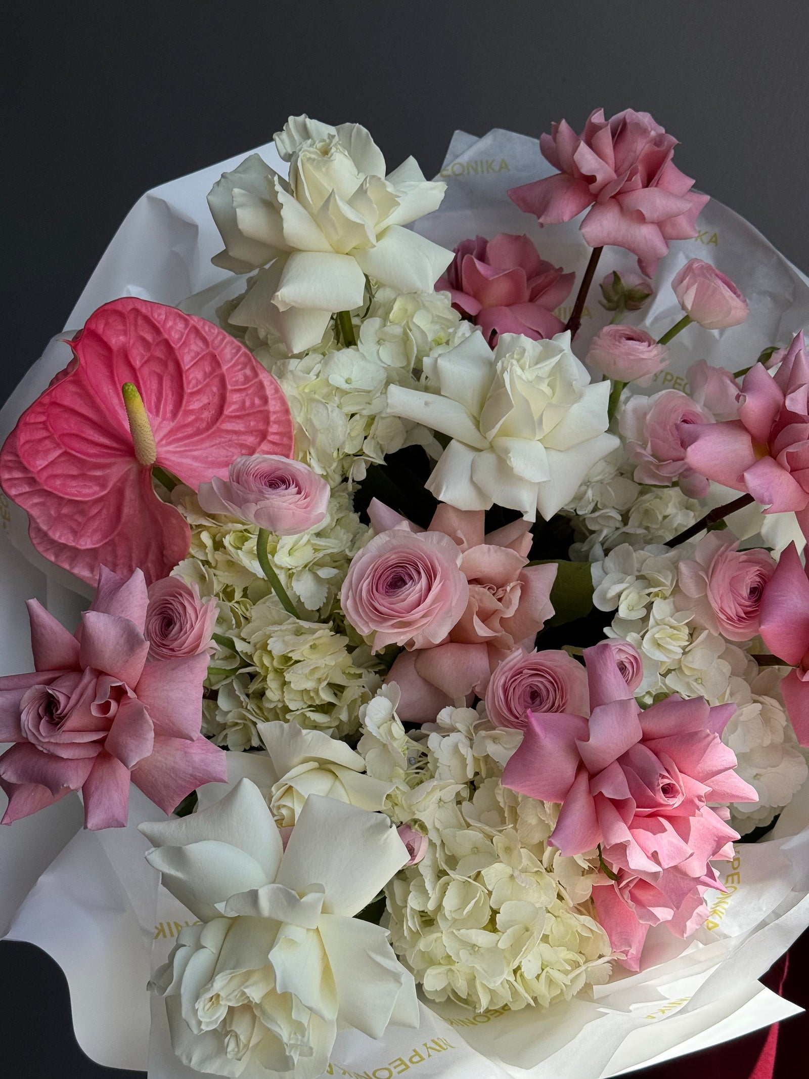 Bouquet “Vanilla Taste” — anthurium, roses, ranunculus, hydrangea