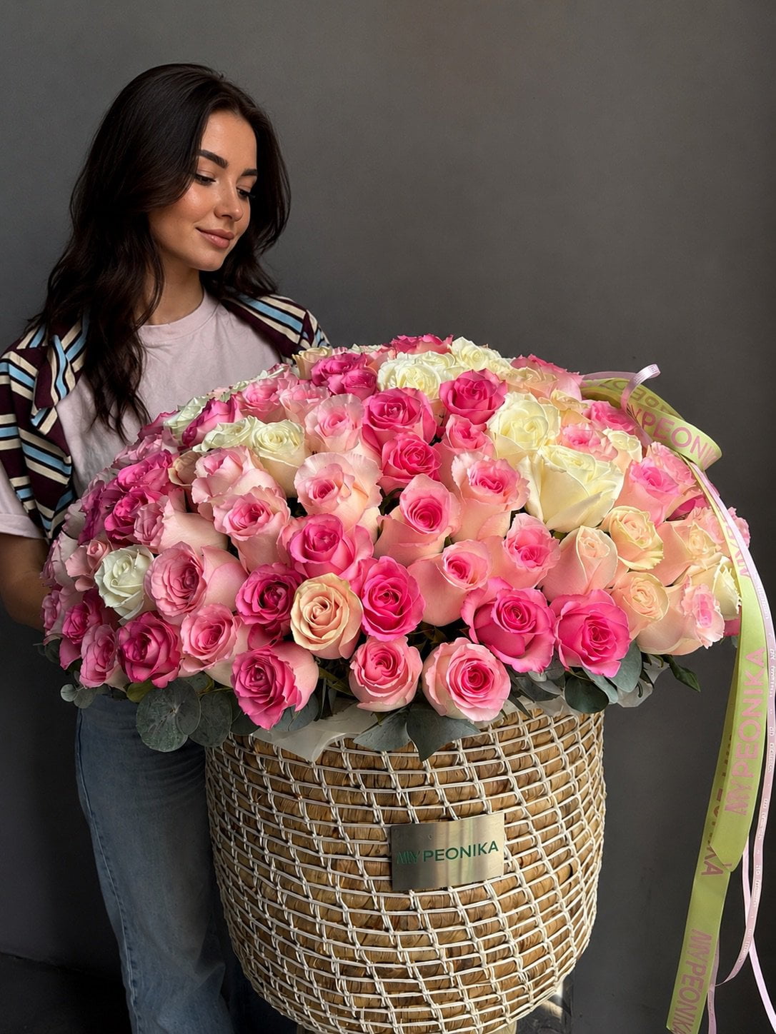 Flower Basket “Pink Pony Club” - 150 mixed roses