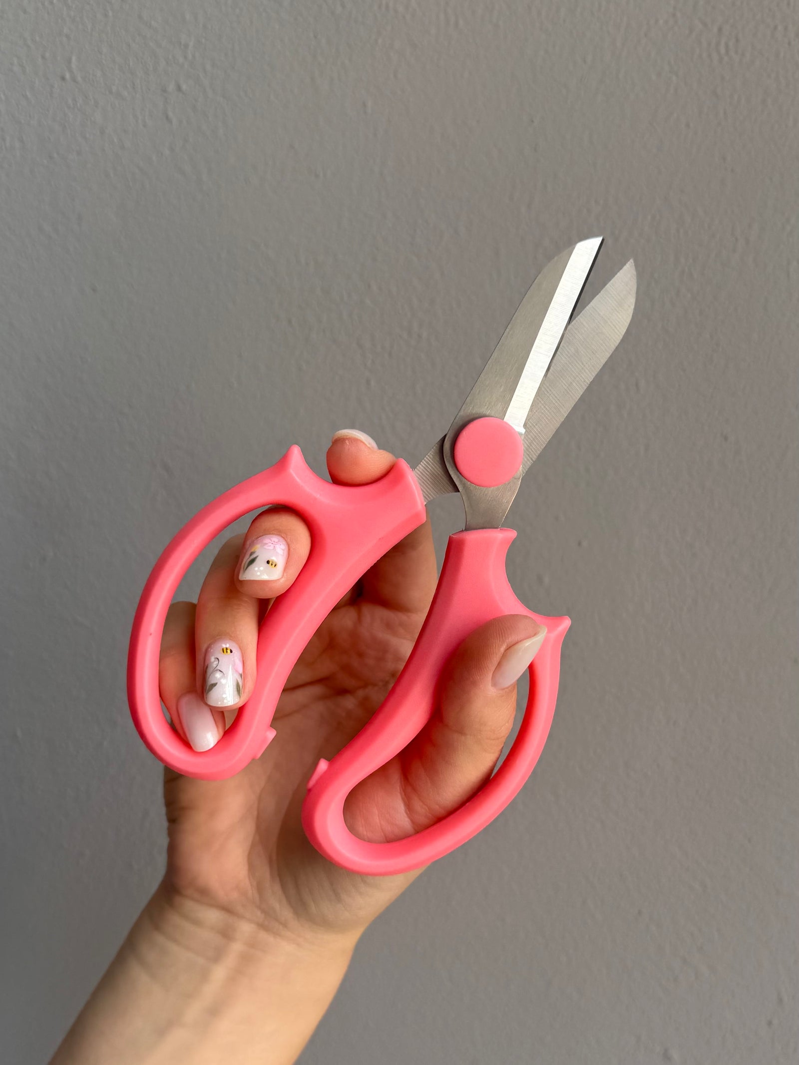 Floral Scissors — pink / green