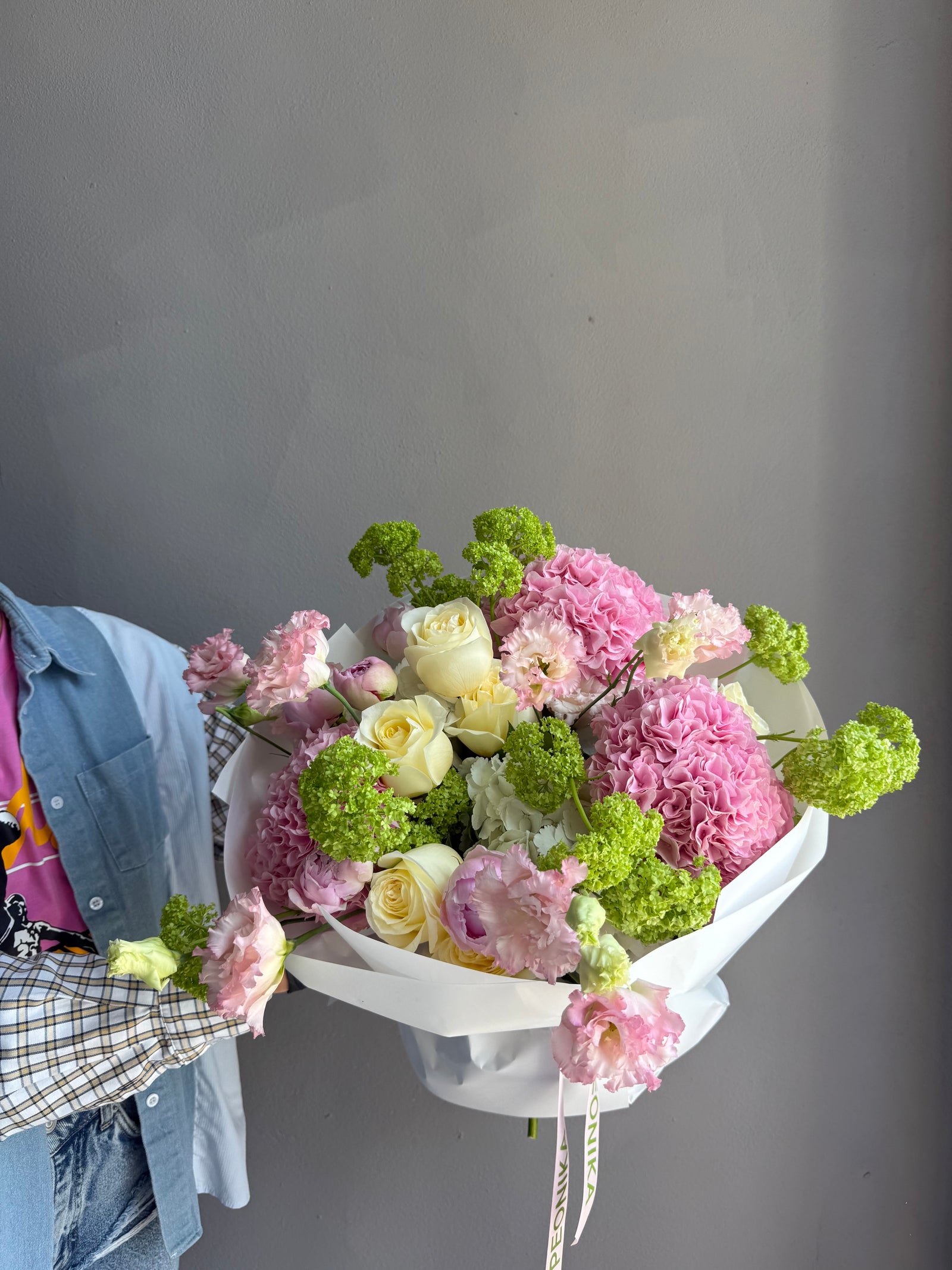 Bouquet “Always Yours” — roses, hydrangea, viburnum