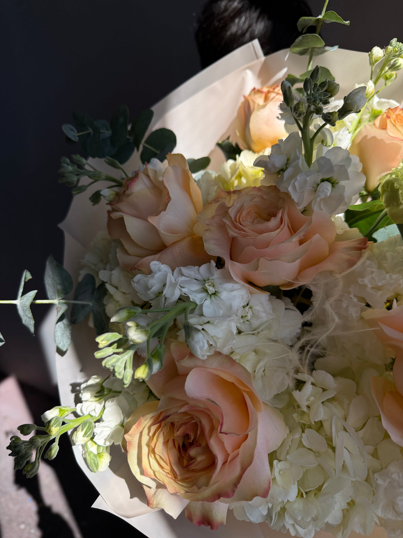 Bouquet “Cute &amp; Cozy” — roses, hydrangea, eucalyptus (medium size)