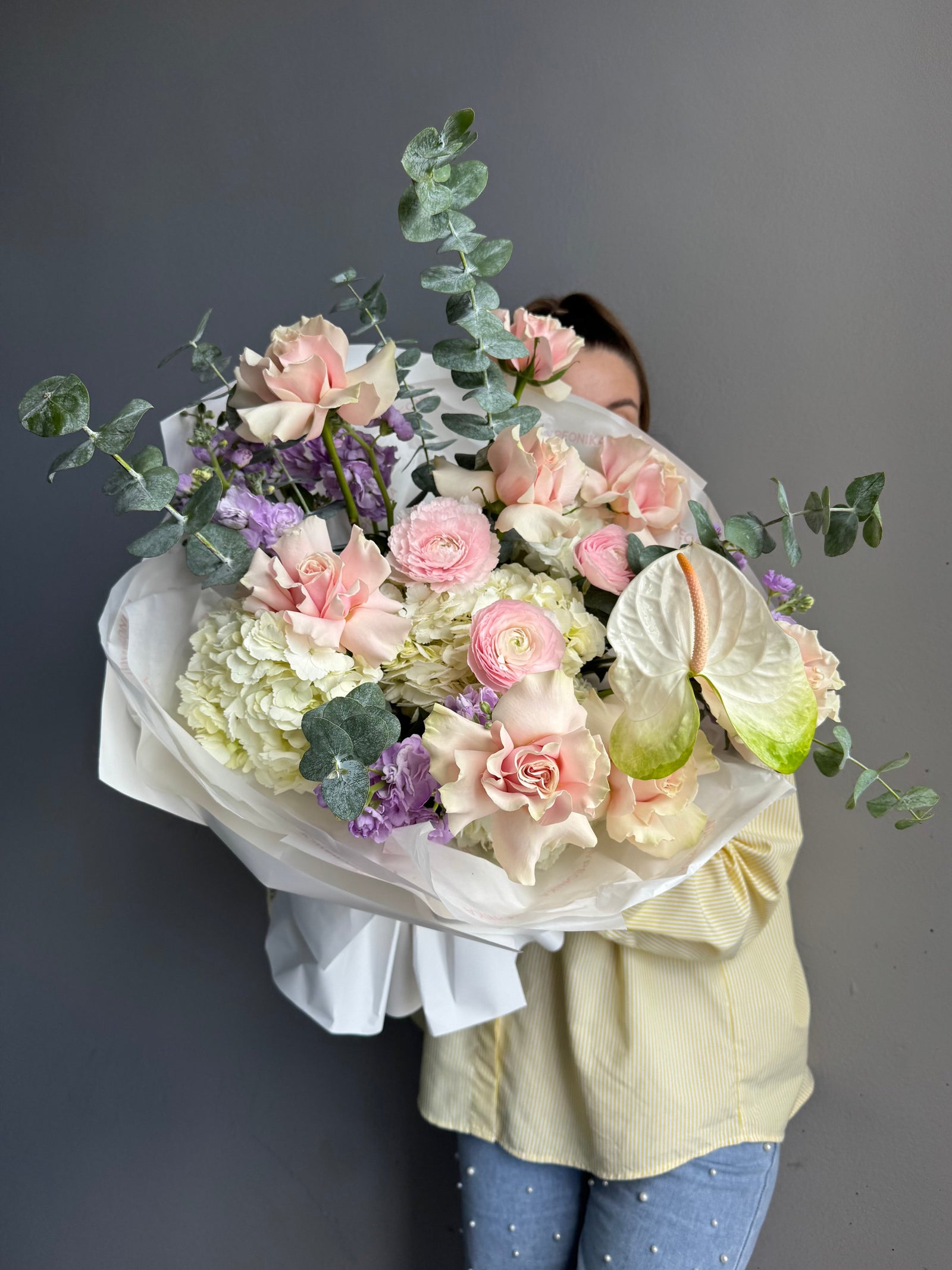 Bouquet “Lost Letters” — hydrangea, ranunculus, roses, eucalyptus