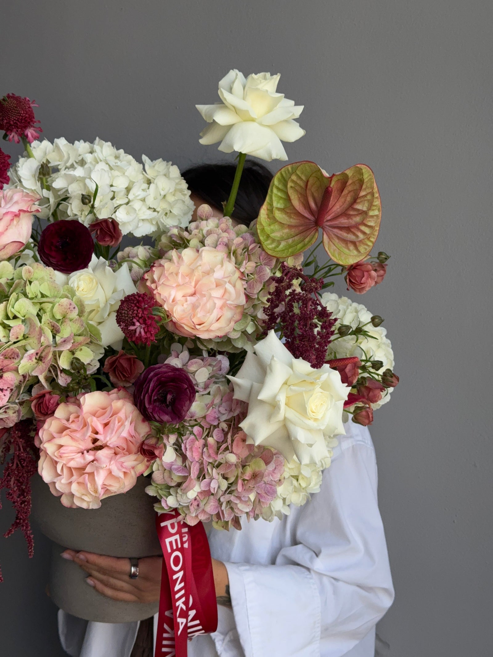 Flower arrangement in a pot “Alpha” — hydrangea, roses