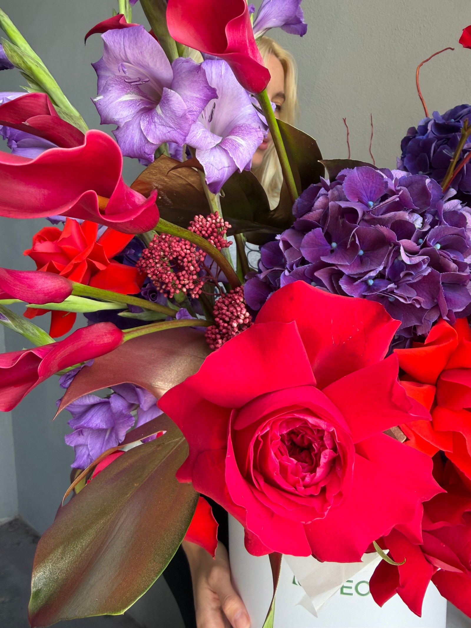 Flower Box “Drama Queen” — hydrangea, rose, amaranthus, gladiolus, decorative apple