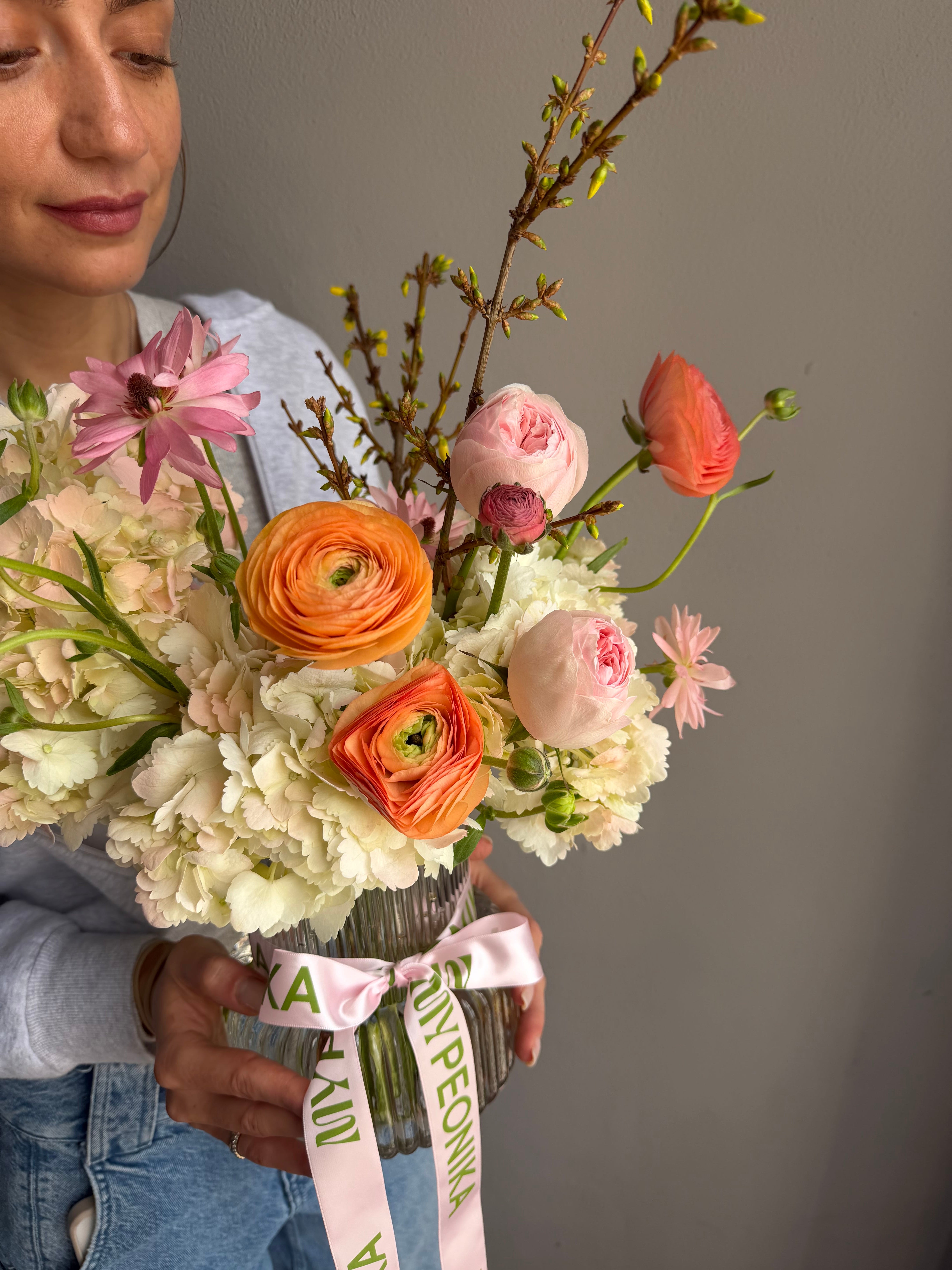 Flower Box “Urban Jungle Chic” — rose veggie, hydrangea, anthurium