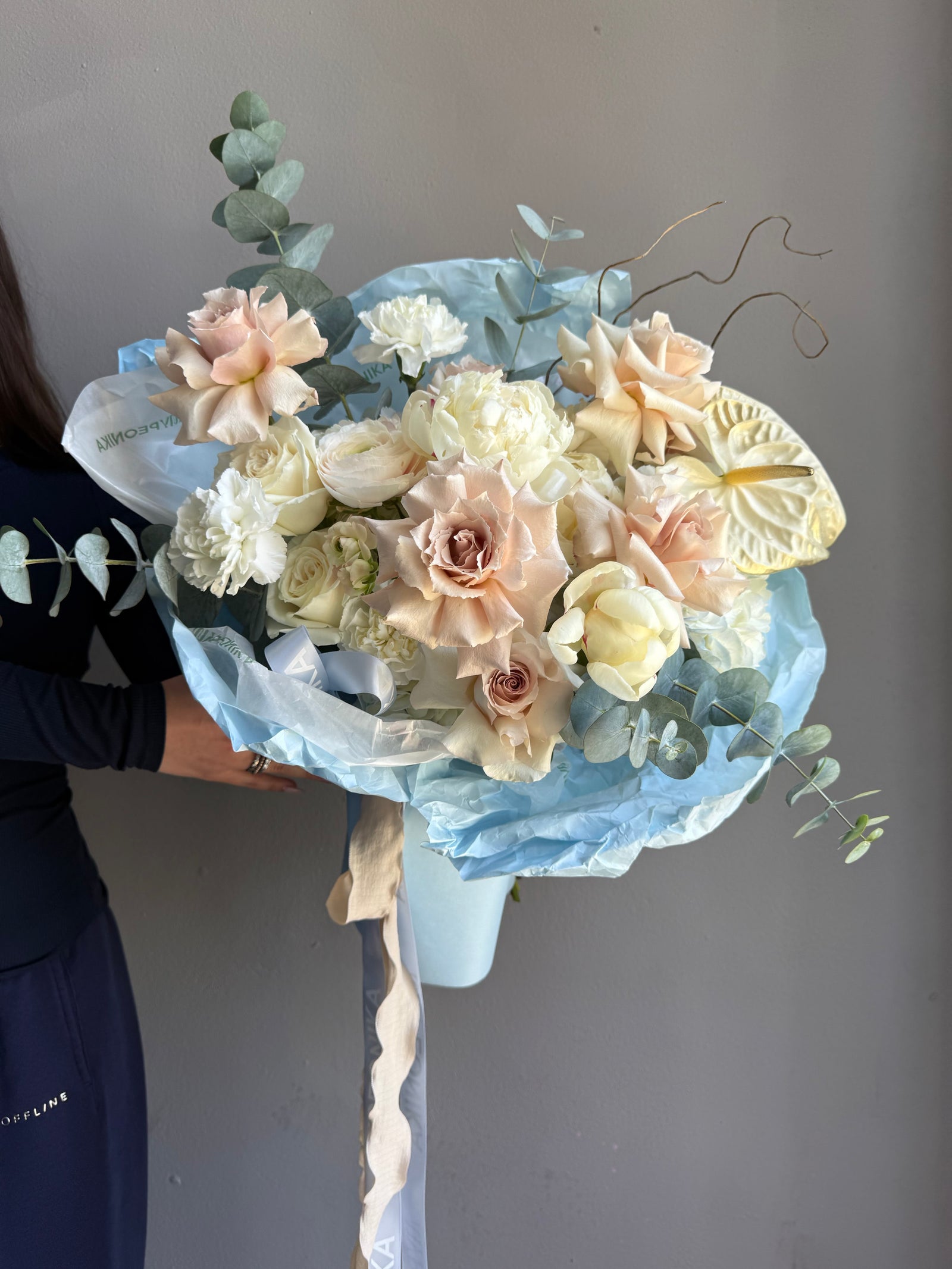 Bouquet “Summer Breeze” — roses, ranunculus, peonies, anthuriums