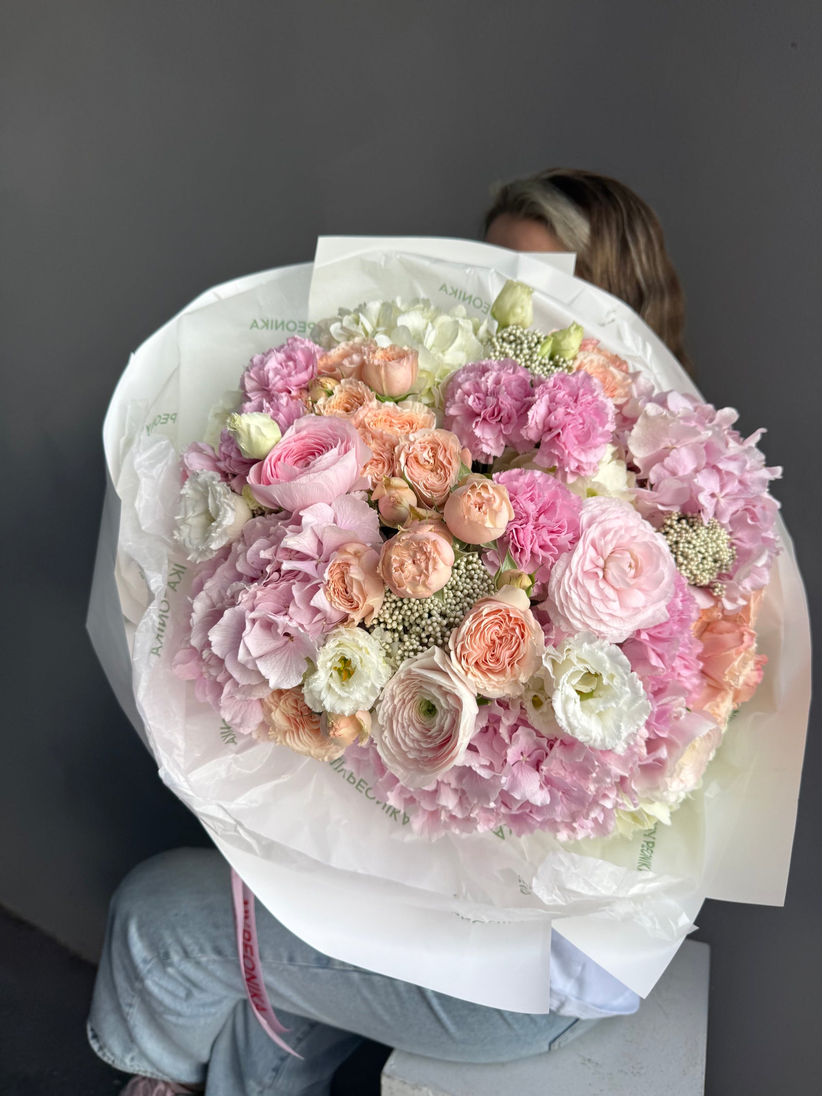 Bouquet “Pink Champagne” — ranunculus, hydrangea, garden roses, lisianthus
