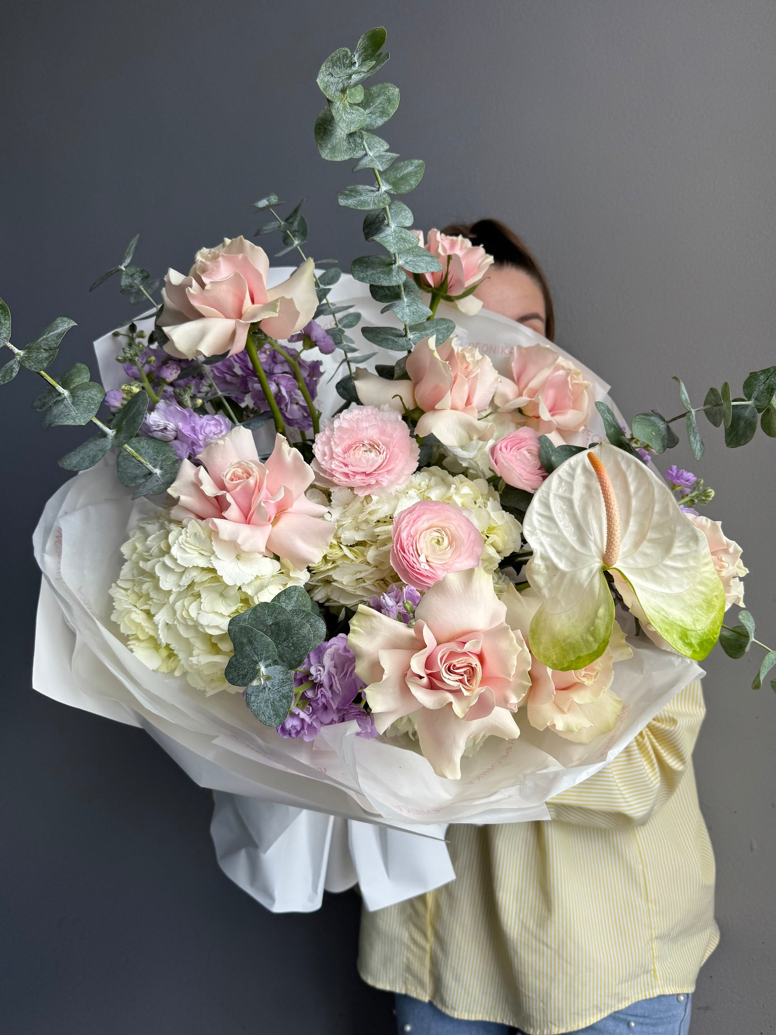Bouquet “Lost Letters” — hydrangea, ranunculus, roses, eucalyptus