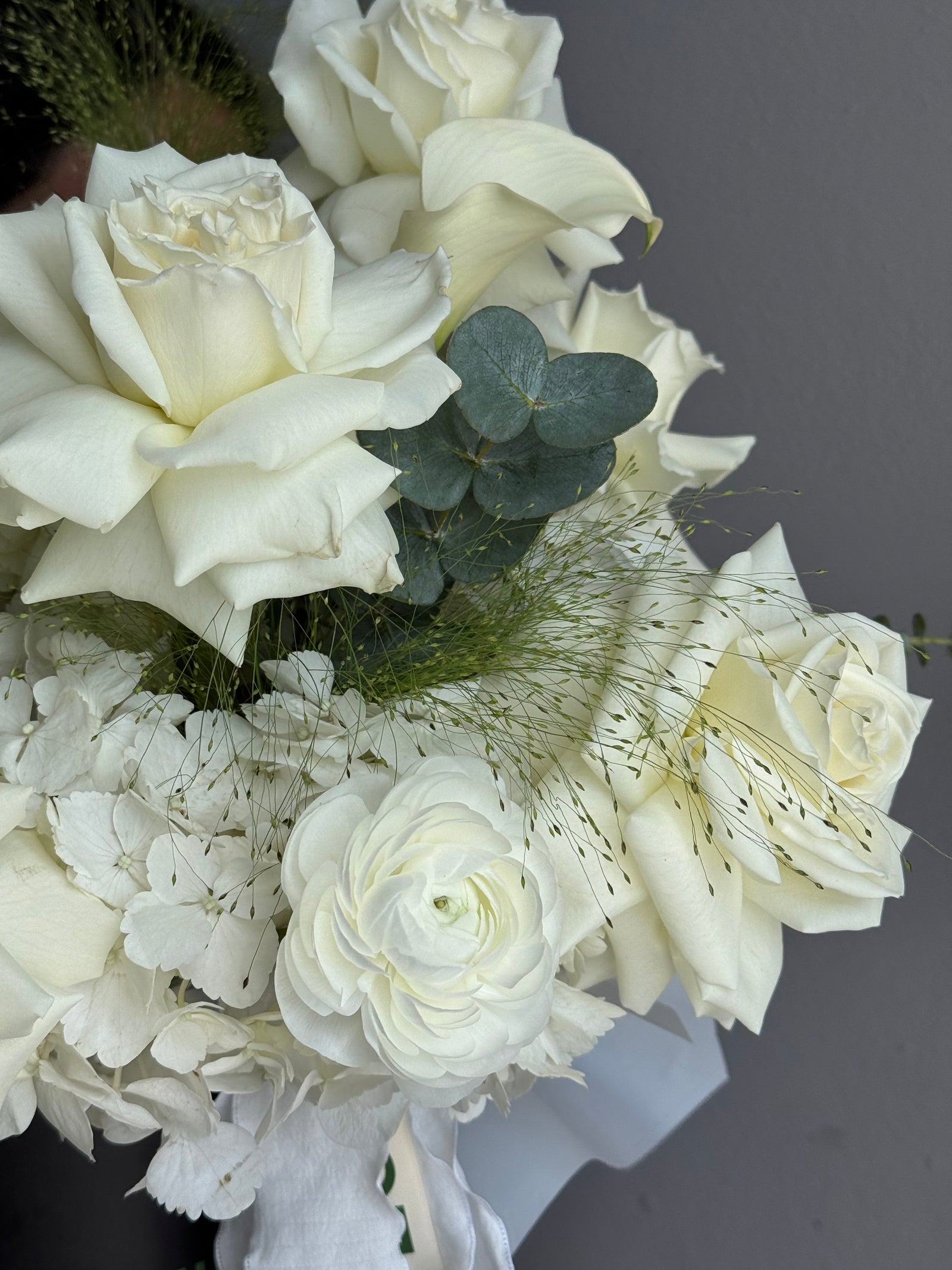Flower box “Milky Petals” - playa Blanca, ranunculus, white stock