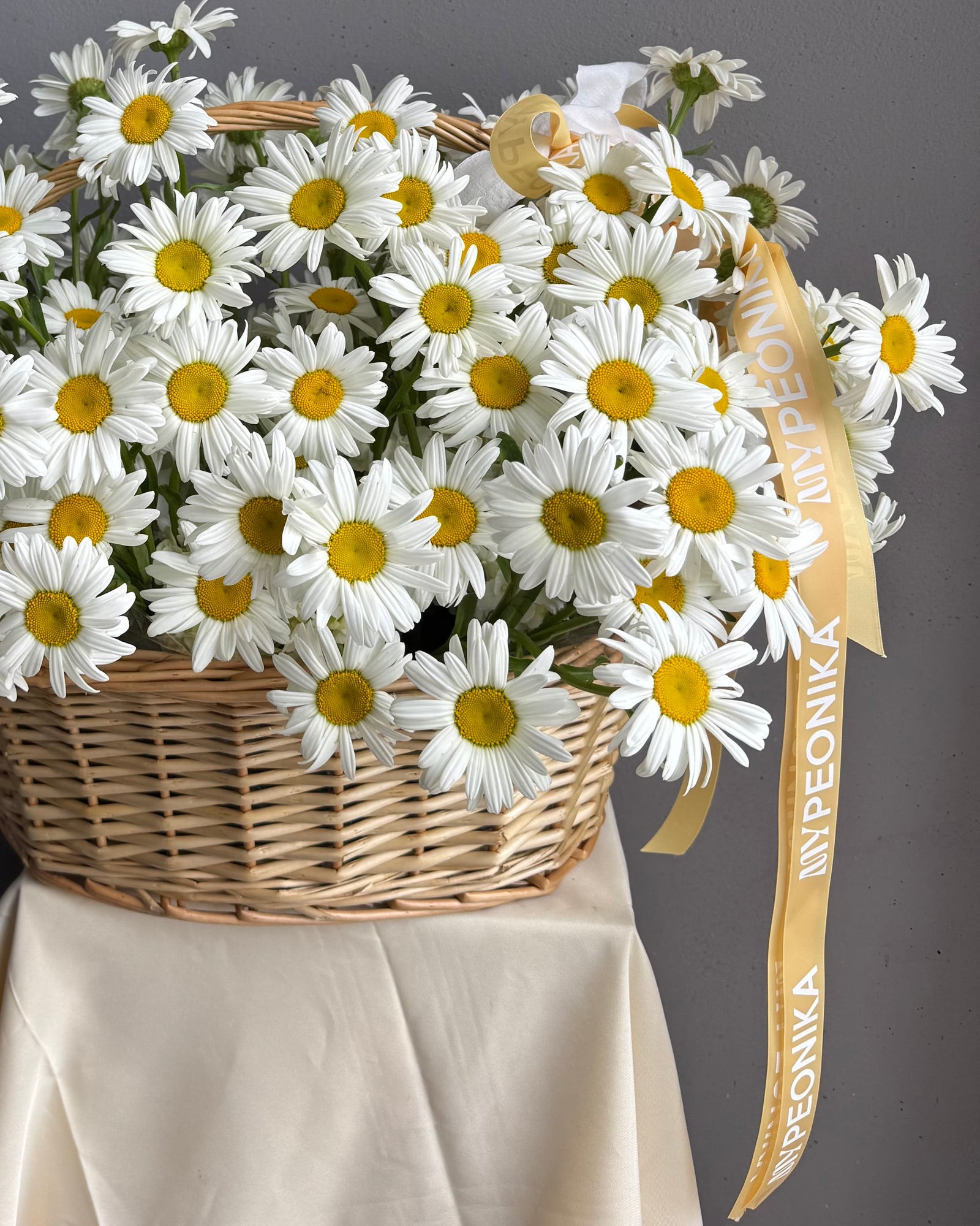 Grande Flower Basket with Daisies